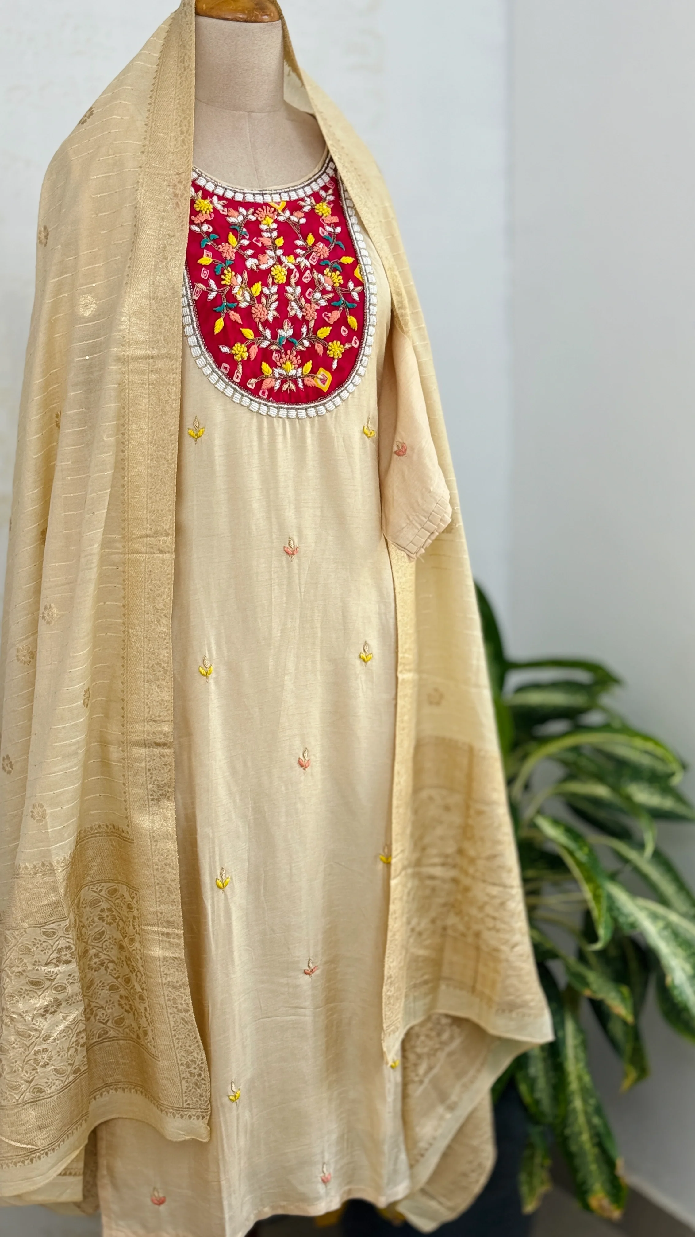 β¨ Tissue Silk Hand Detailed Kurti Set β¨ - Image 2