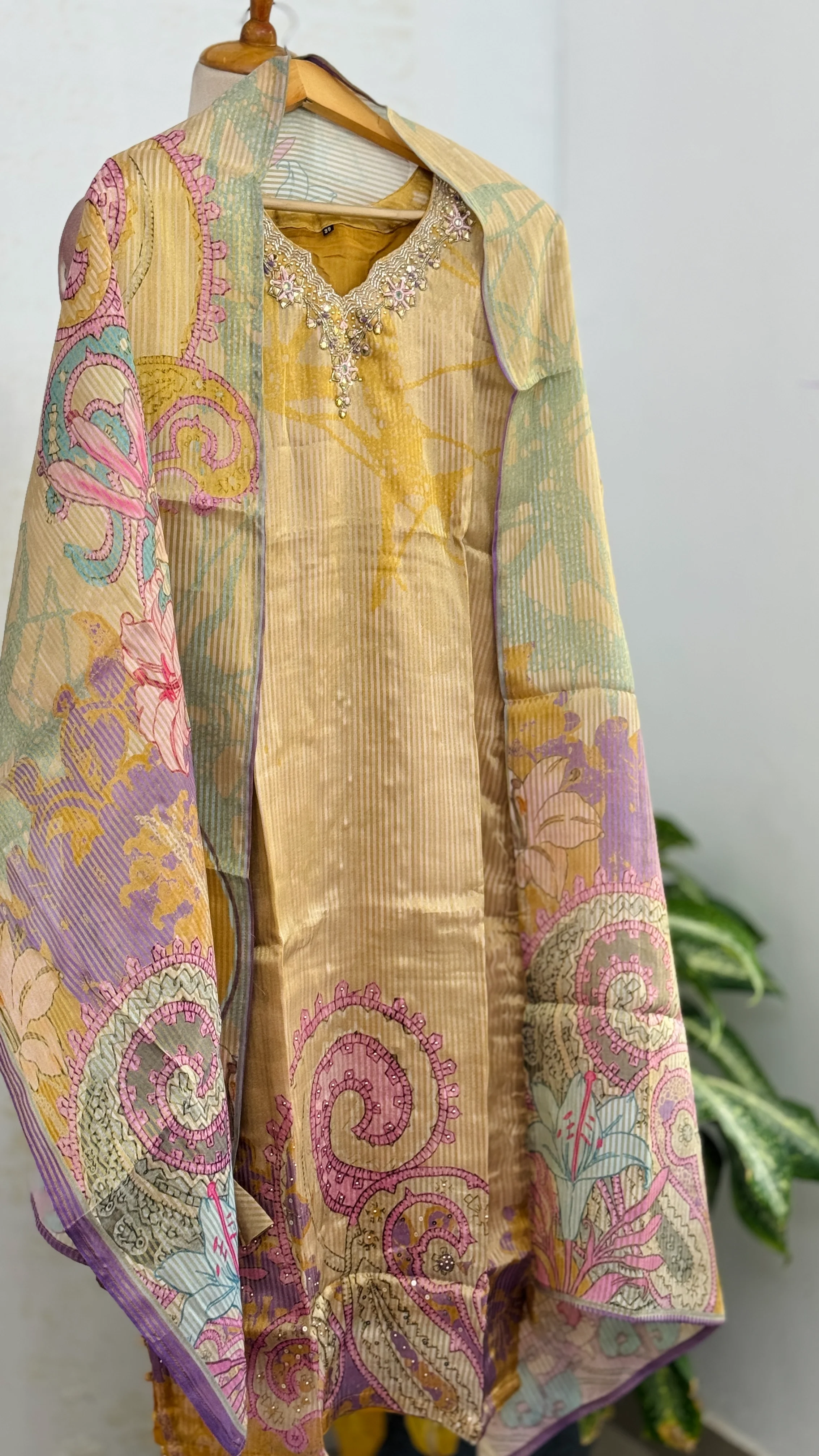 β¨ Tissue Silk Hand Detailed Kurti Set β¨ - Image 2