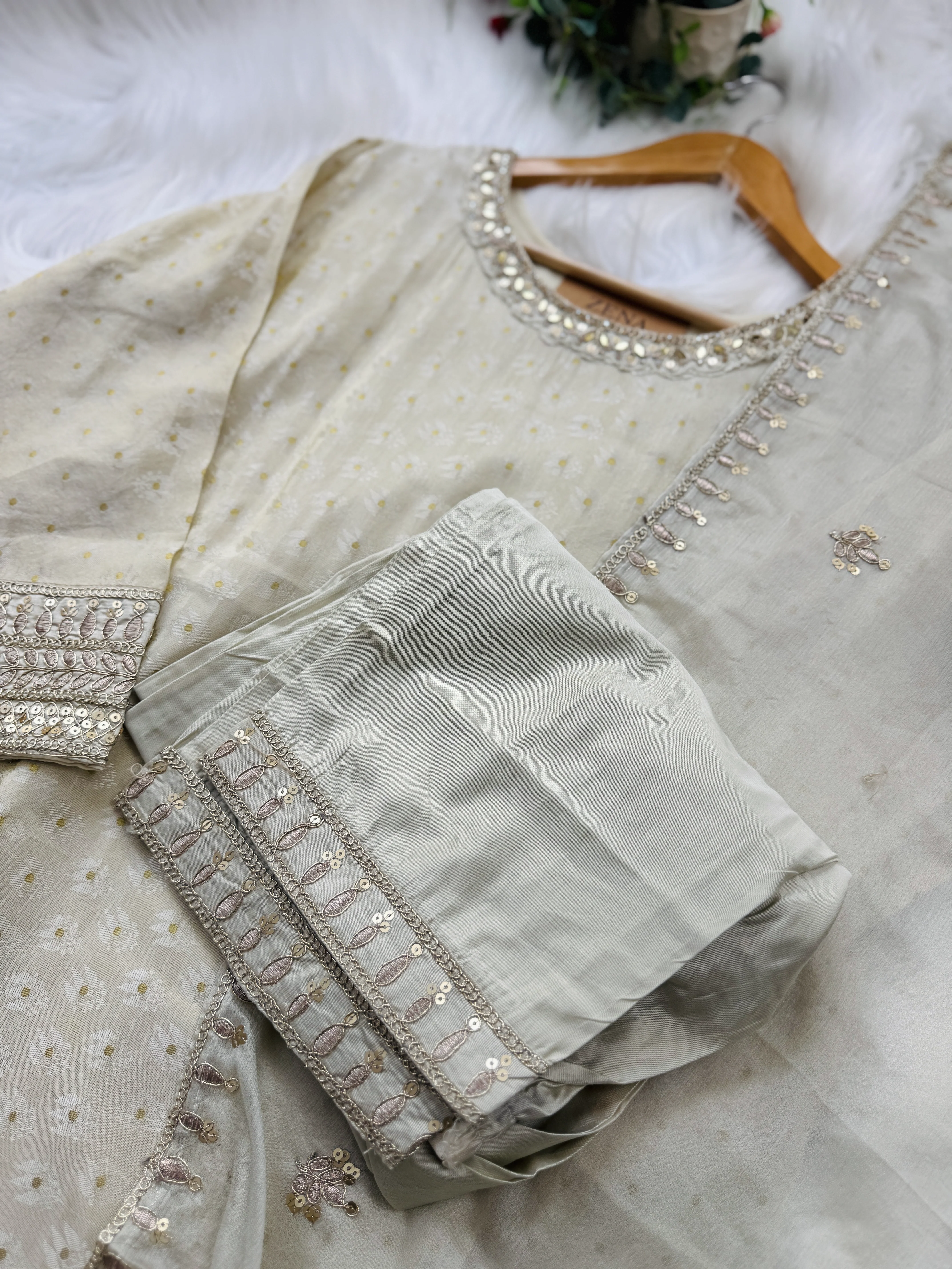 β¨ Tissue Silk Handwork Party Wear Suit with Organza Dupatta β¨ - Image 4