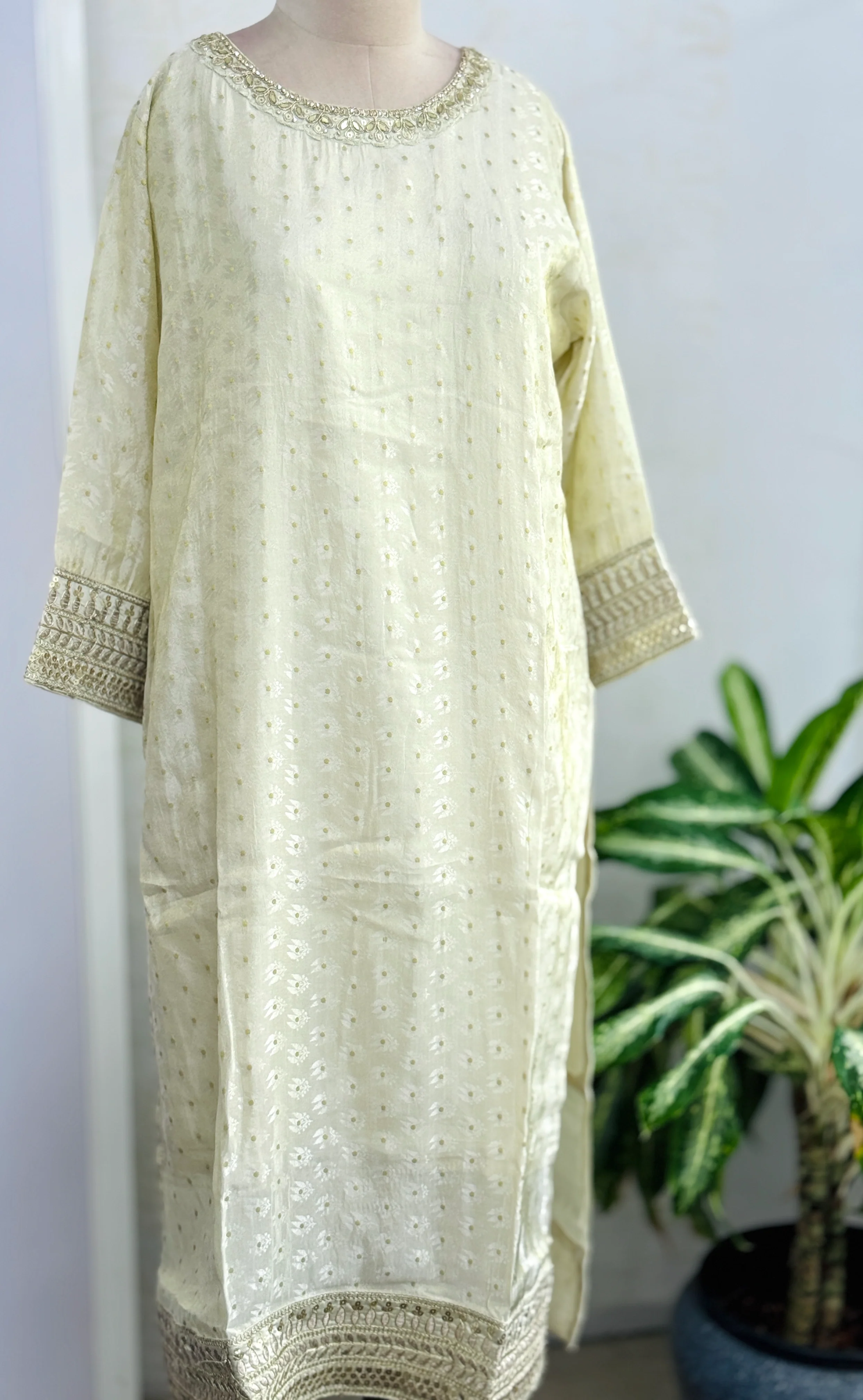 β¨ Tissue Silk Handwork Party Wear Suit with Organza Dupatta β¨ - Image 6