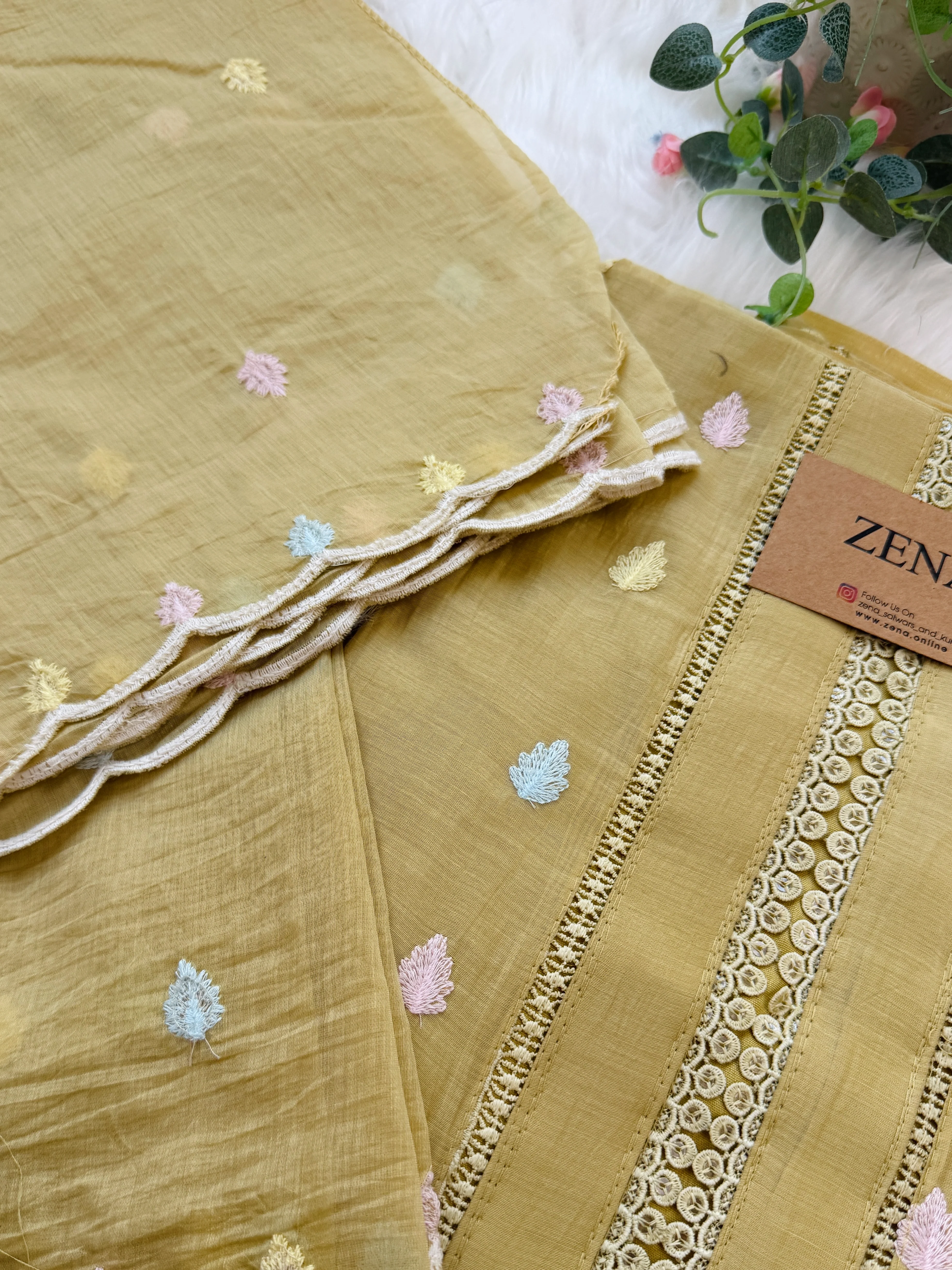 ✨ Unstitched Mul Chanderi Embroidered Suit ✨ - Image 3