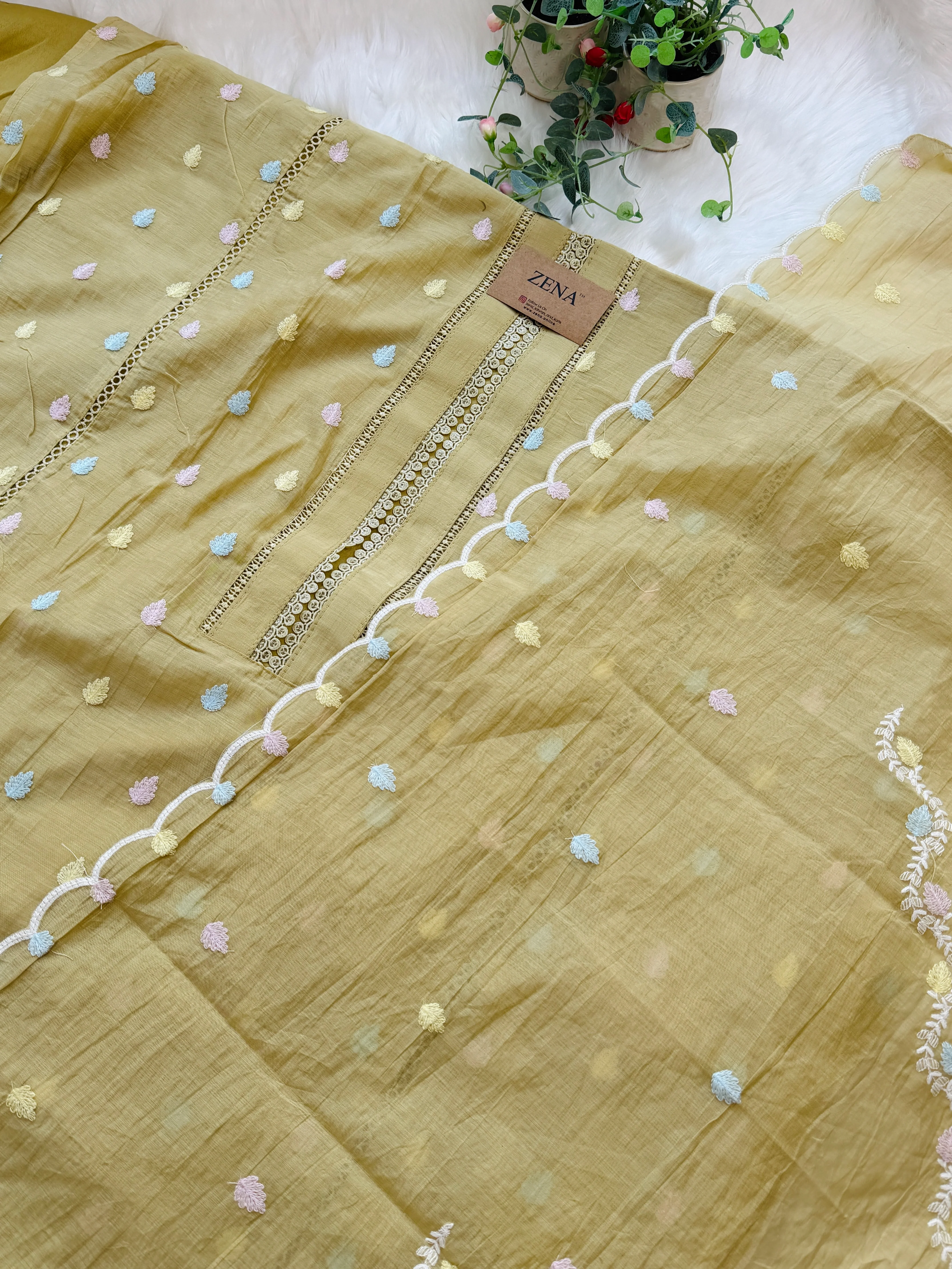 ✨ Unstitched Mul Chanderi Embroidered Suit ✨ - Image 4