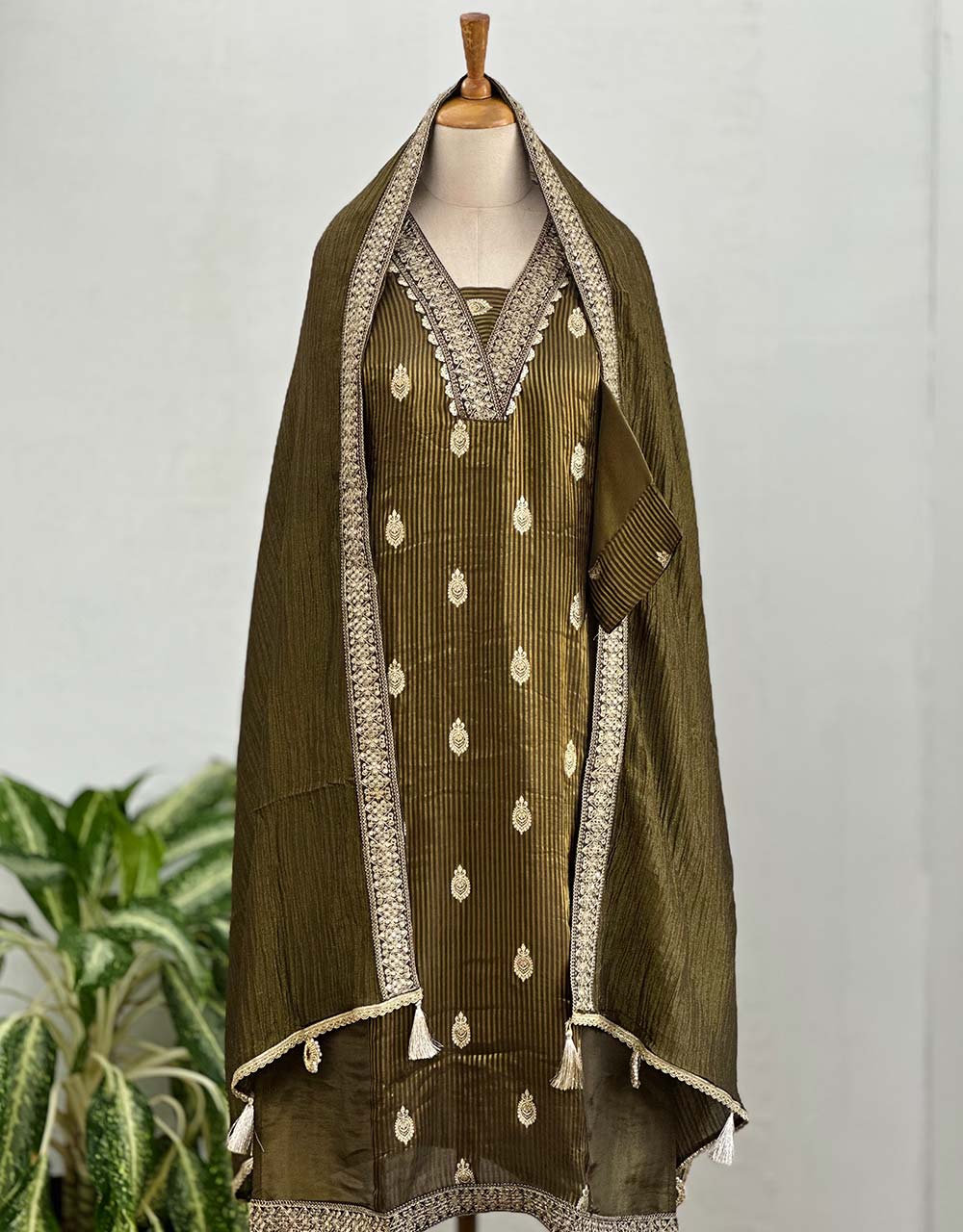 Tissue Silk Ready to Wear Hand Work Kurti Set – Effortless Elegance & Luxury ✨ - Image 9