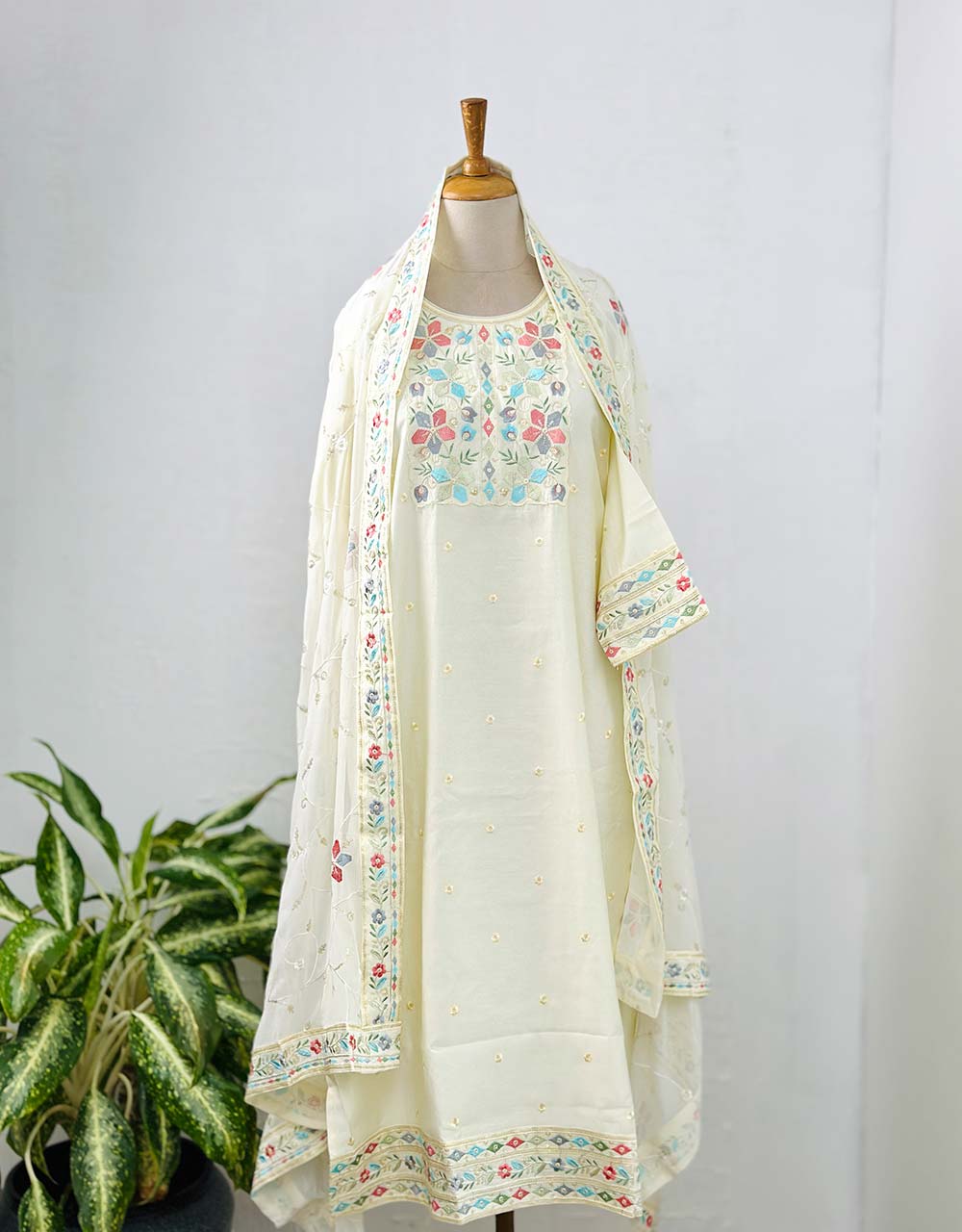 Ready-to-Wear Silk Kurti Set with Organza Dupatta โ Timeless Elegance ๐
