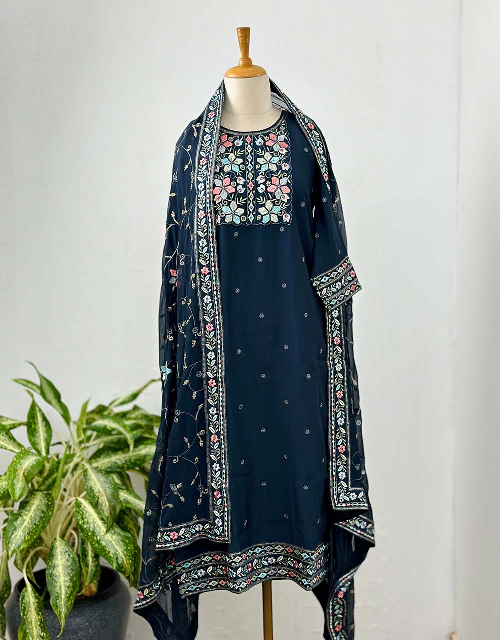 Ready-to-Wear Silk Kurti Set with Organza Dupatta โ Timeless Elegance ๐ - Image 12