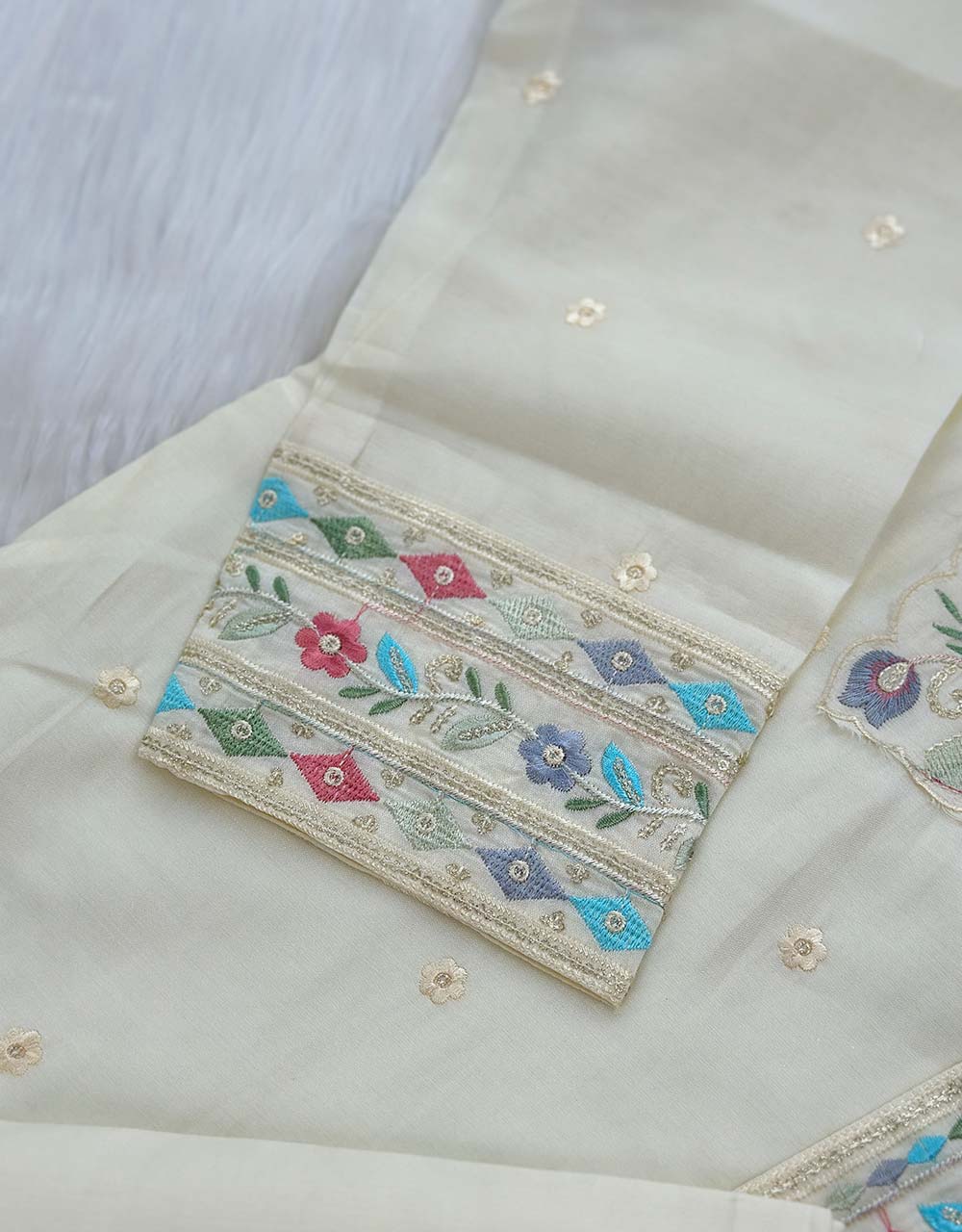 Ready-to-Wear Silk Kurti Set with Organza Dupatta โ Timeless Elegance ๐ - Image 7