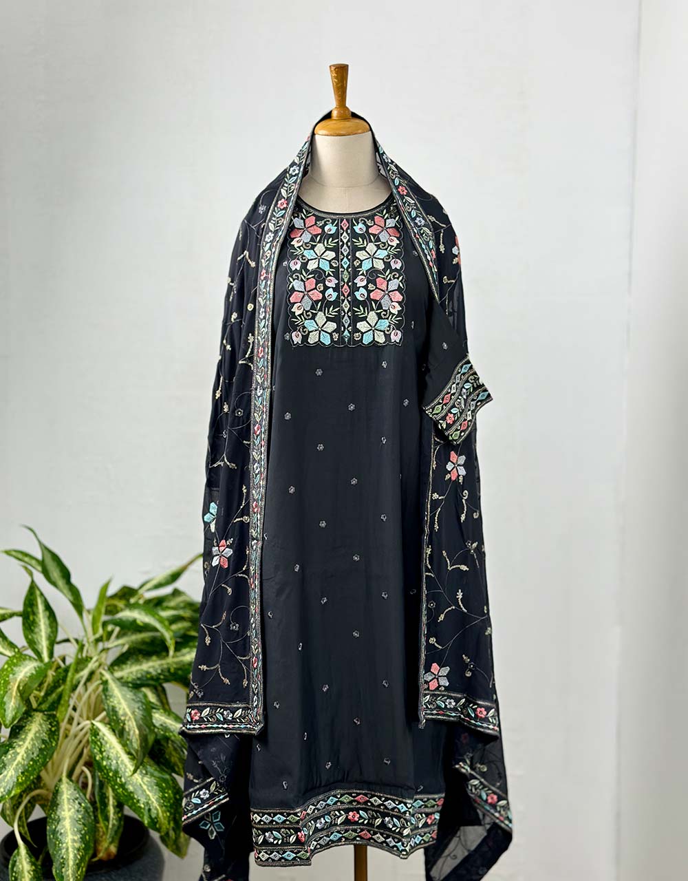 Ready-to-Wear Silk Kurti Set with Organza Dupatta โ Timeless Elegance ๐ - Image 8