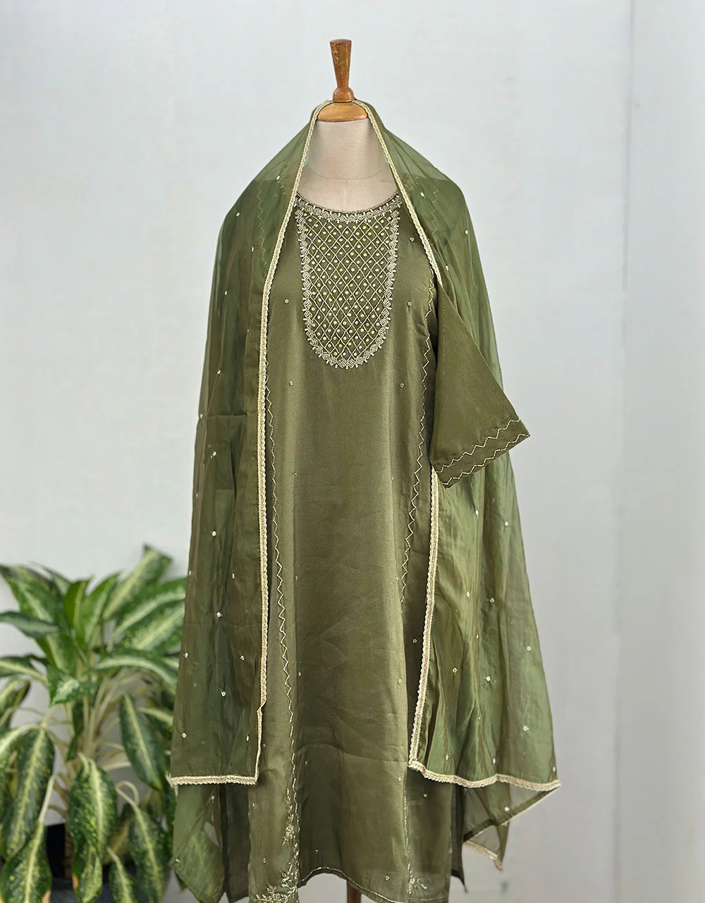 Georgette Ready-to-Wear Handwork Suit β Timeless Elegance & Craftsmanship β¨ - Image 3