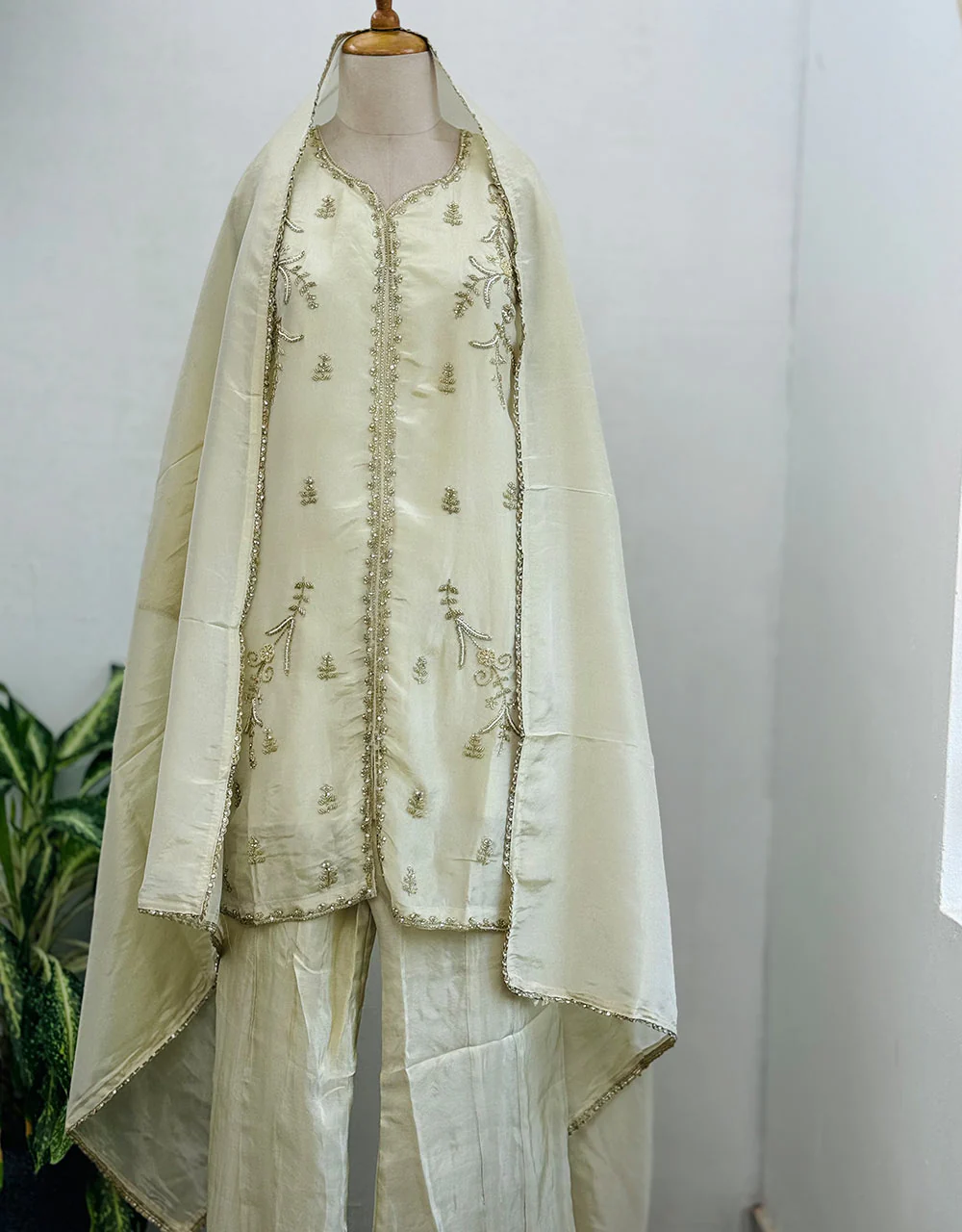 Ready-to-Wear Tissue Silk Hand Work Kurti Set Pant Palazzo โจ - Image 2