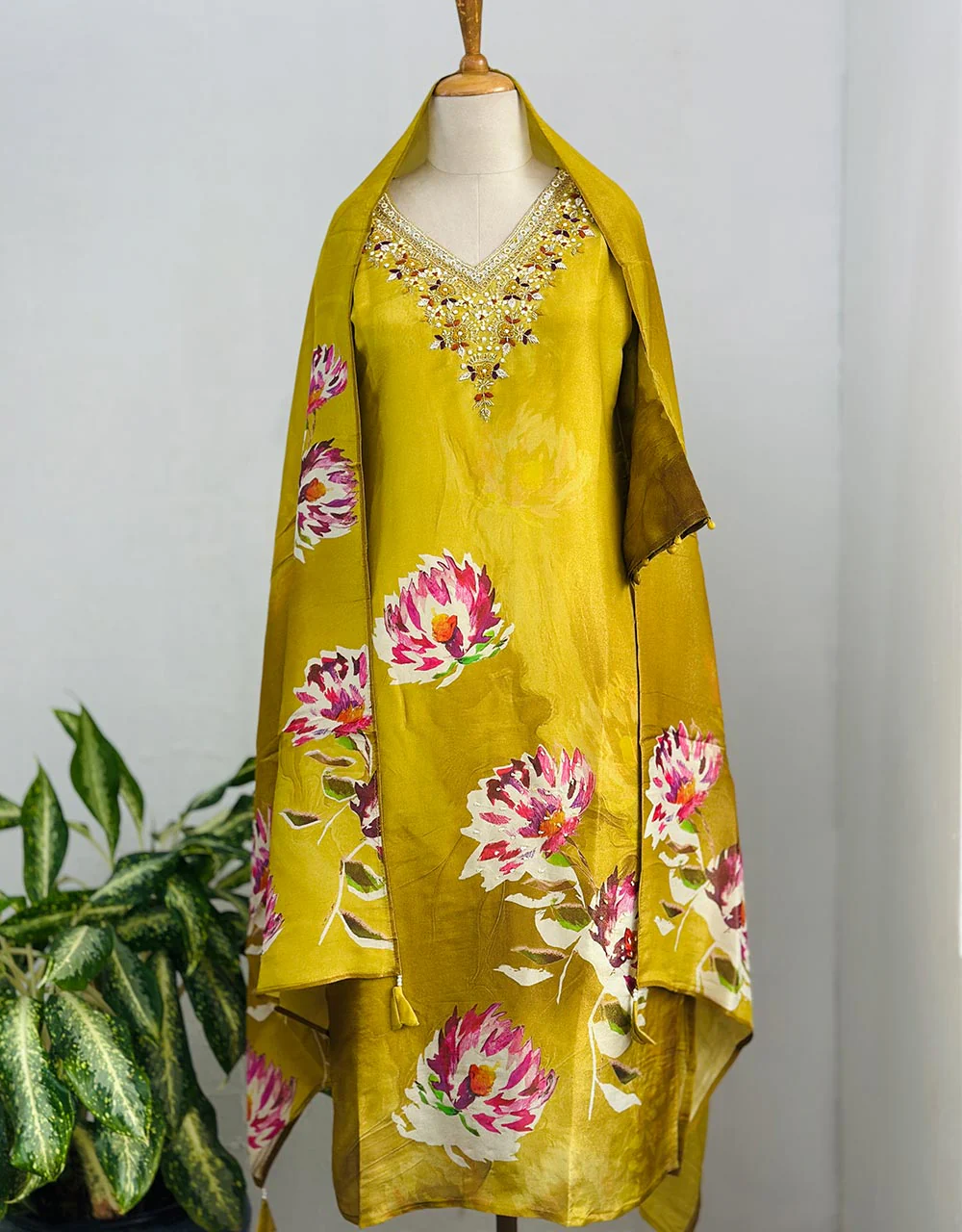 Tissue Silk Ready-to-Wear Hand Work Kurti Set โ Timeless Elegance โจ