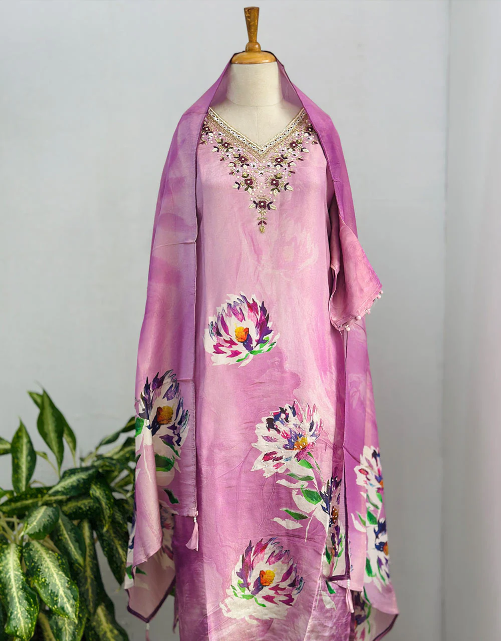 Tissue Silk Ready-to-Wear Hand Work Kurti Set โ Timeless Elegance โจ - Image 2
