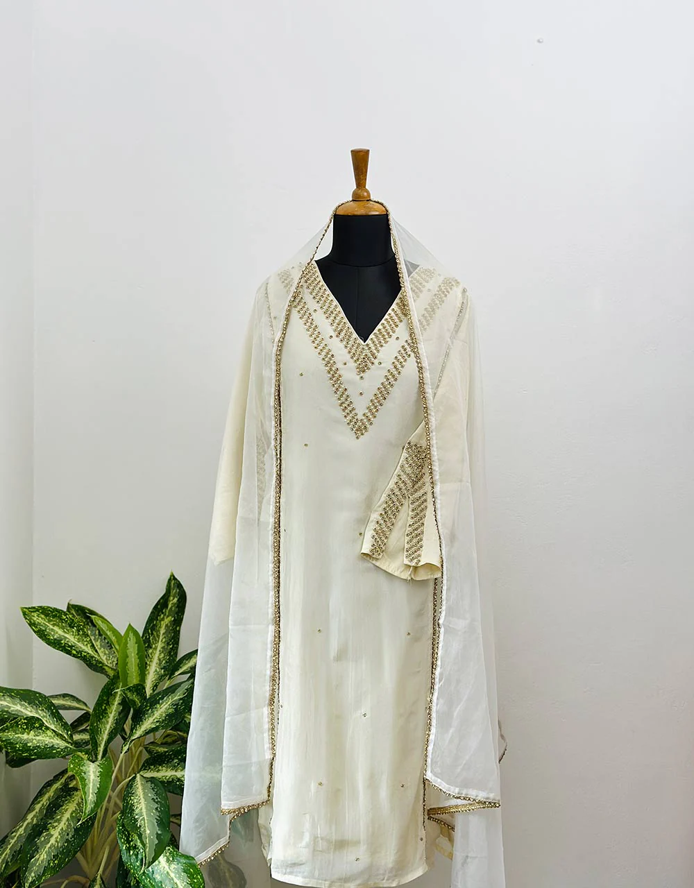 Pure Crepe Silk Handwork Party Wear Suit - Luxe Elegance 🌟 - Image 6