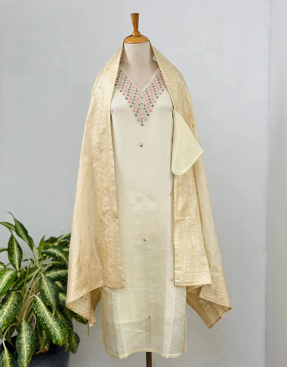 Tissue Silk Ready-to-Wear Hand Work Kurti Set - Graceful Elegance ๐
