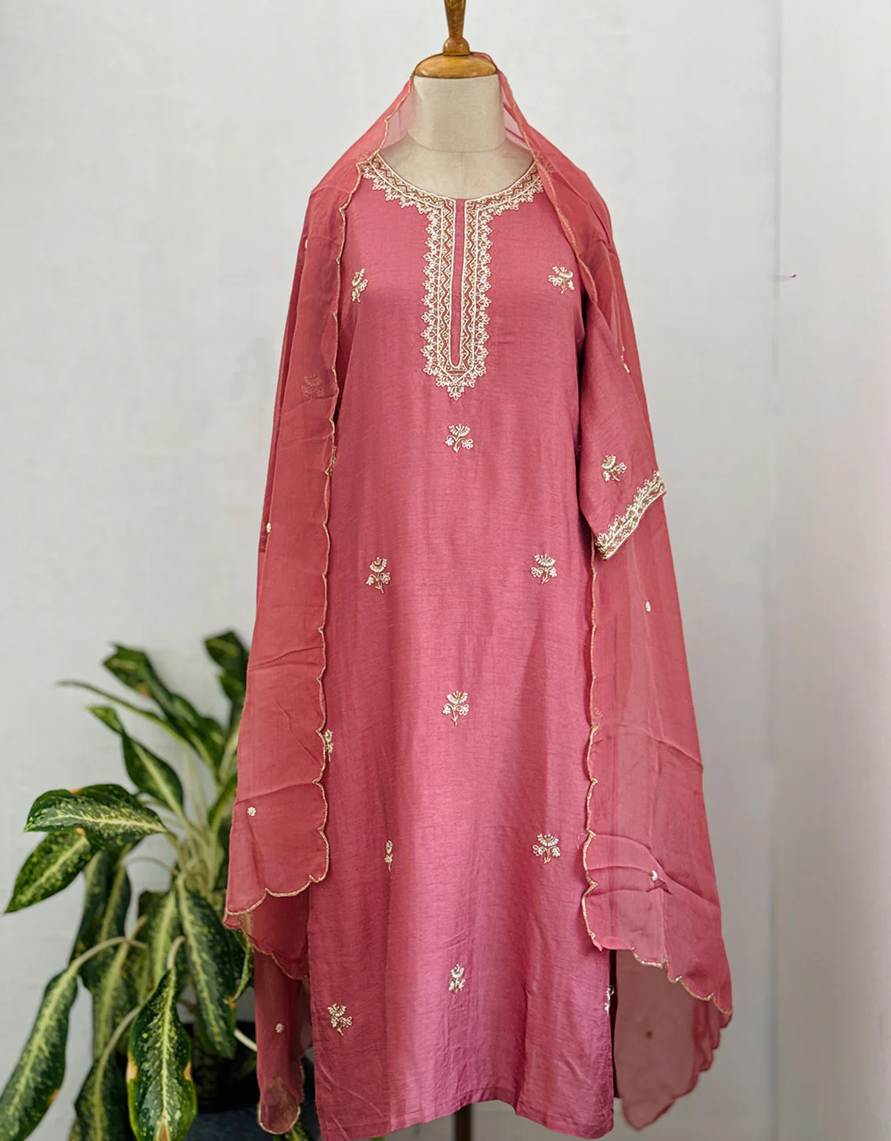 Ready-to-Wear Dola Silk Kurti Set with Organza Dupatta π - Image 2
