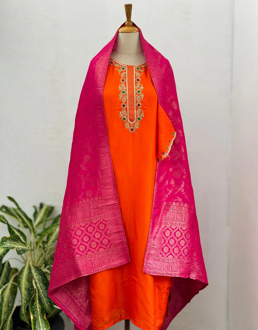 Ready-to-Wear Dola Silk Handwork Kurti Set with Banarasi Dupatta ๐ - Image 6