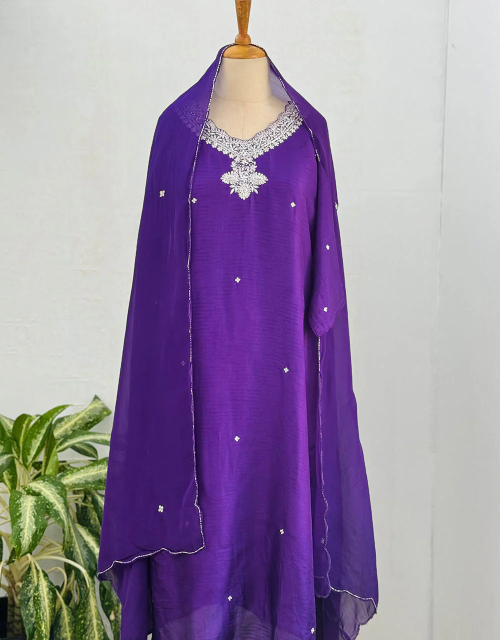 Dola Silk Ready-to-Wear Handwork Kurti Set โ Timeless Elegance & Grace โจ - Image 2