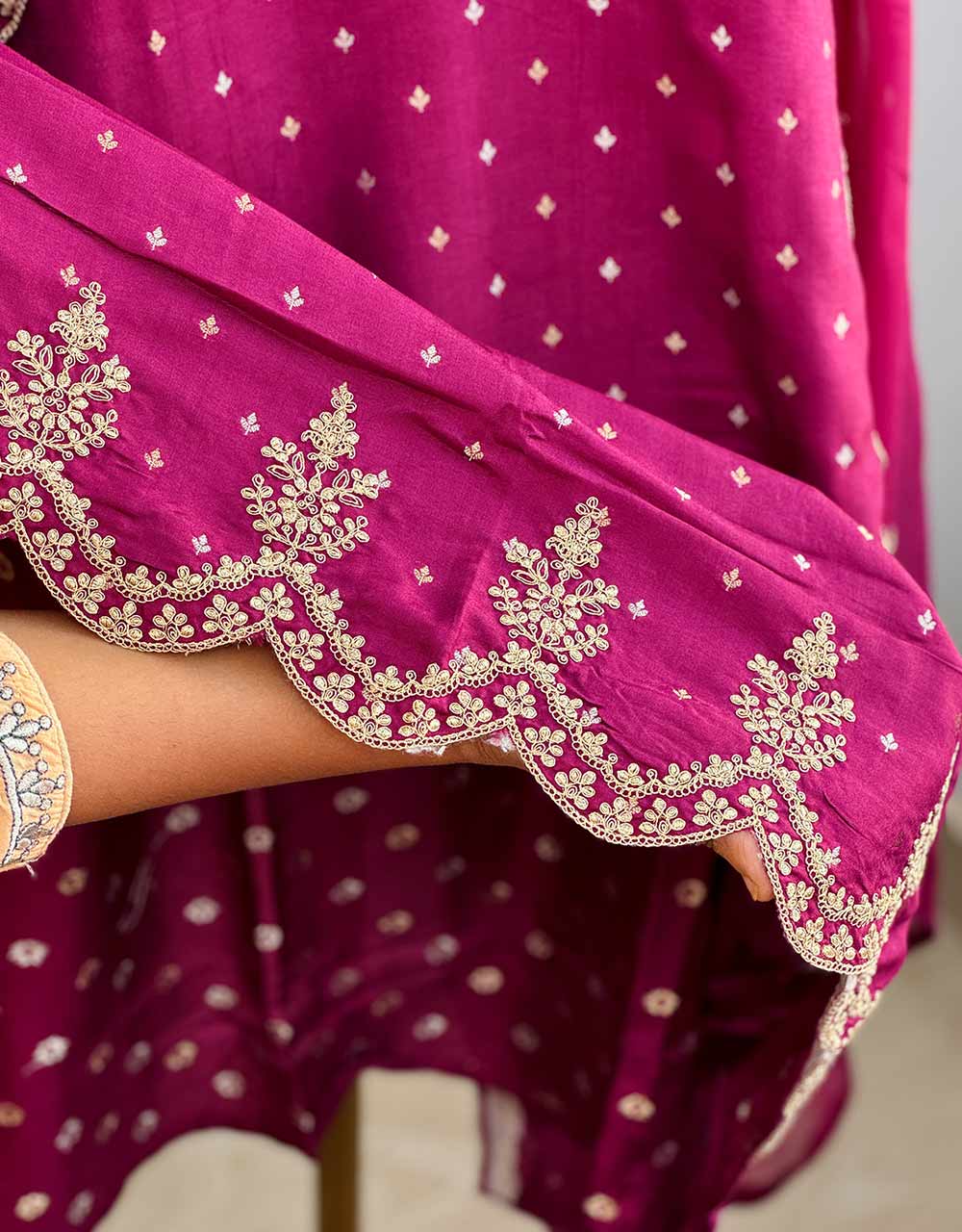 Dola Silk Unstitched Party Wear Suit with Organza Dupatta β Luxurious Elegance & Grace β¨ - Image 3