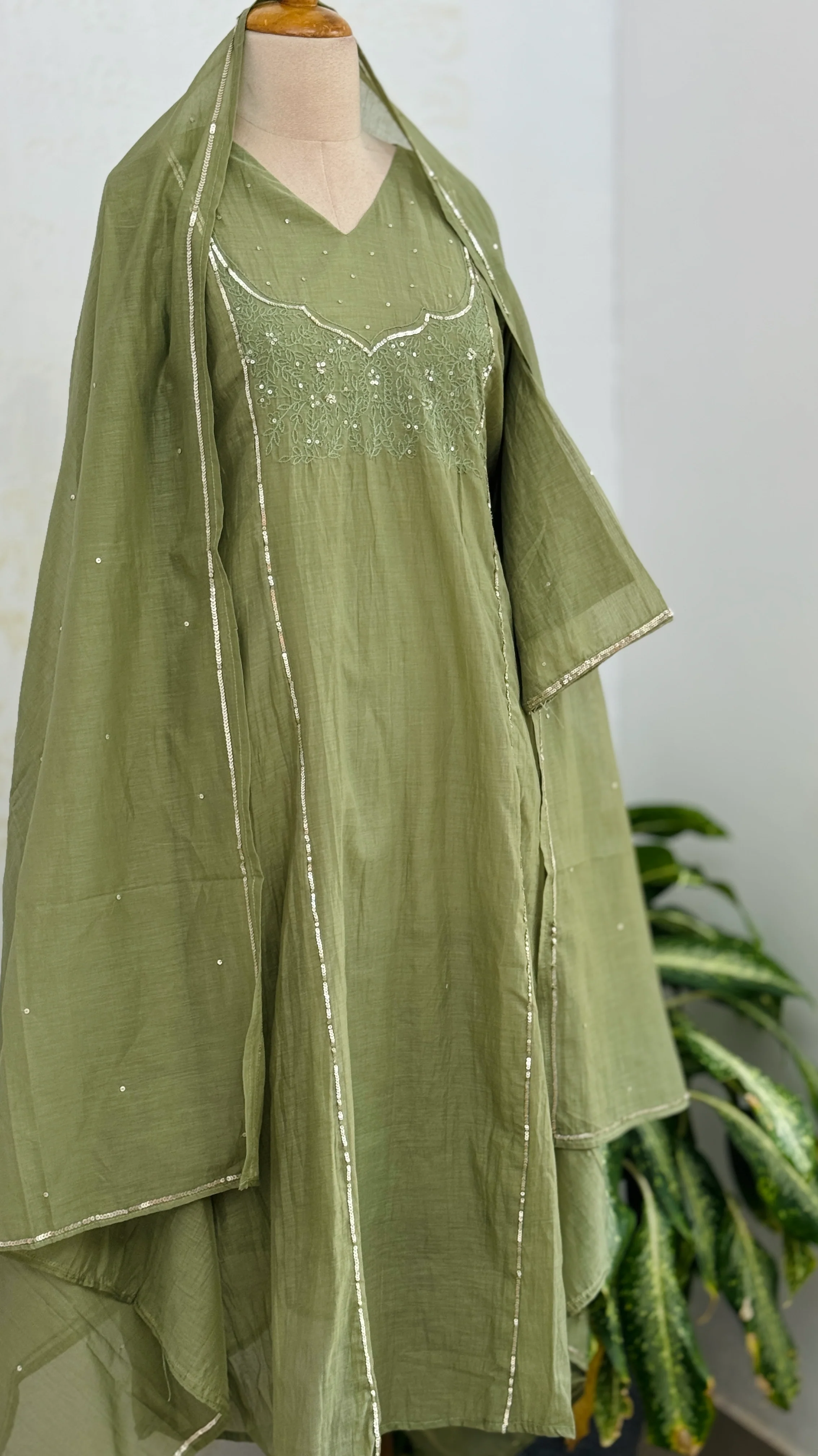 Mul Chanderi Hand-Detailed Anarkali Set - Image 2