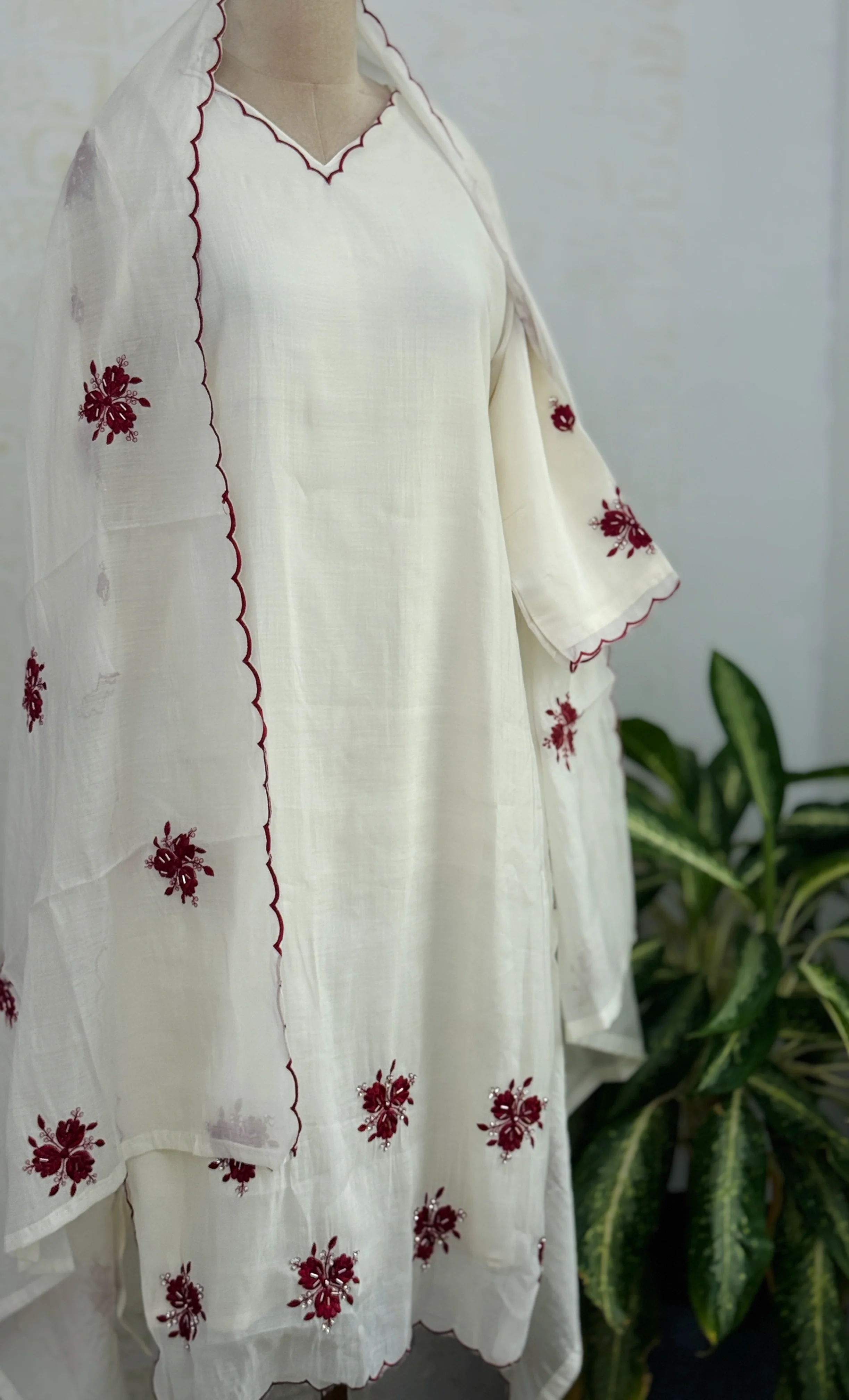Mul Chanderi Hand Detailed kurti Set - Image 2