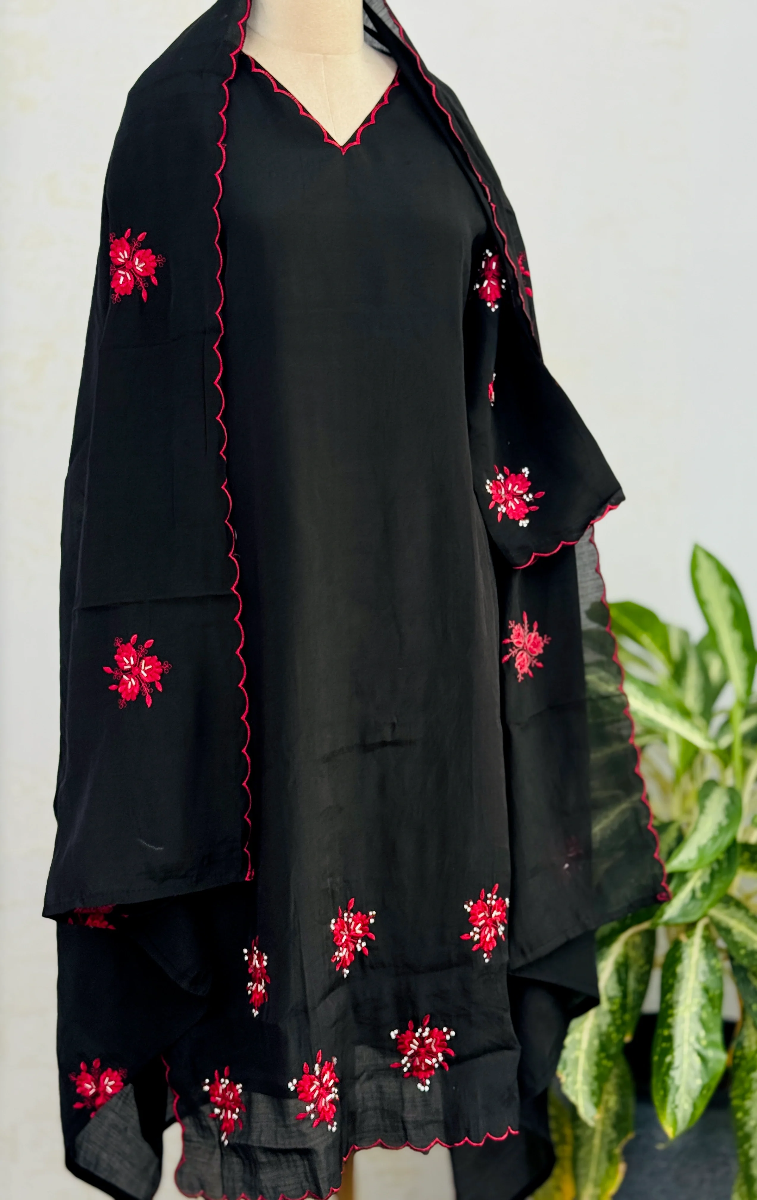 Mul Chanderi Hand Detailed kurti Set - Image 2