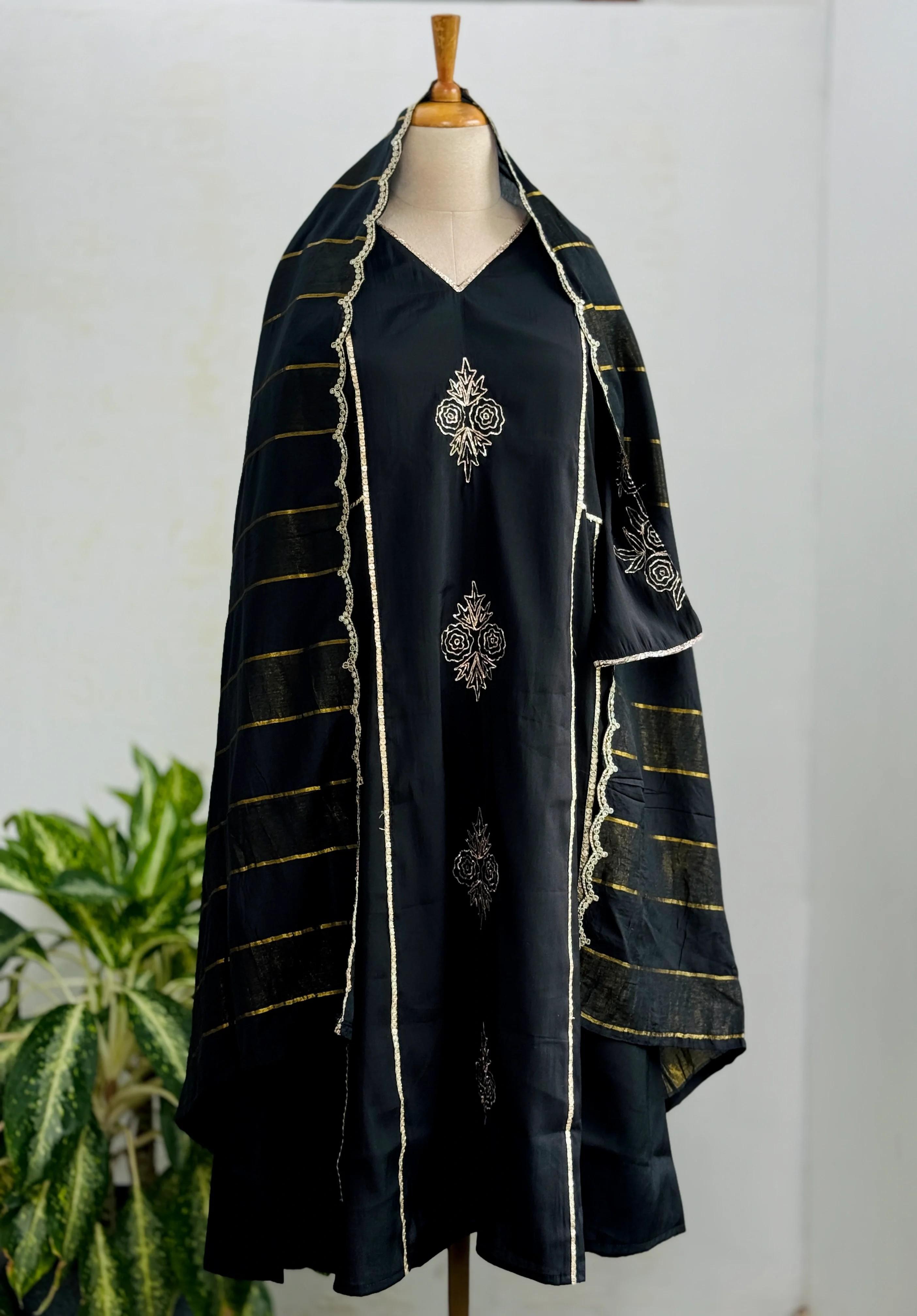Mul Chanderi Handwork Kurti Set- Ready to Wear - Image 2