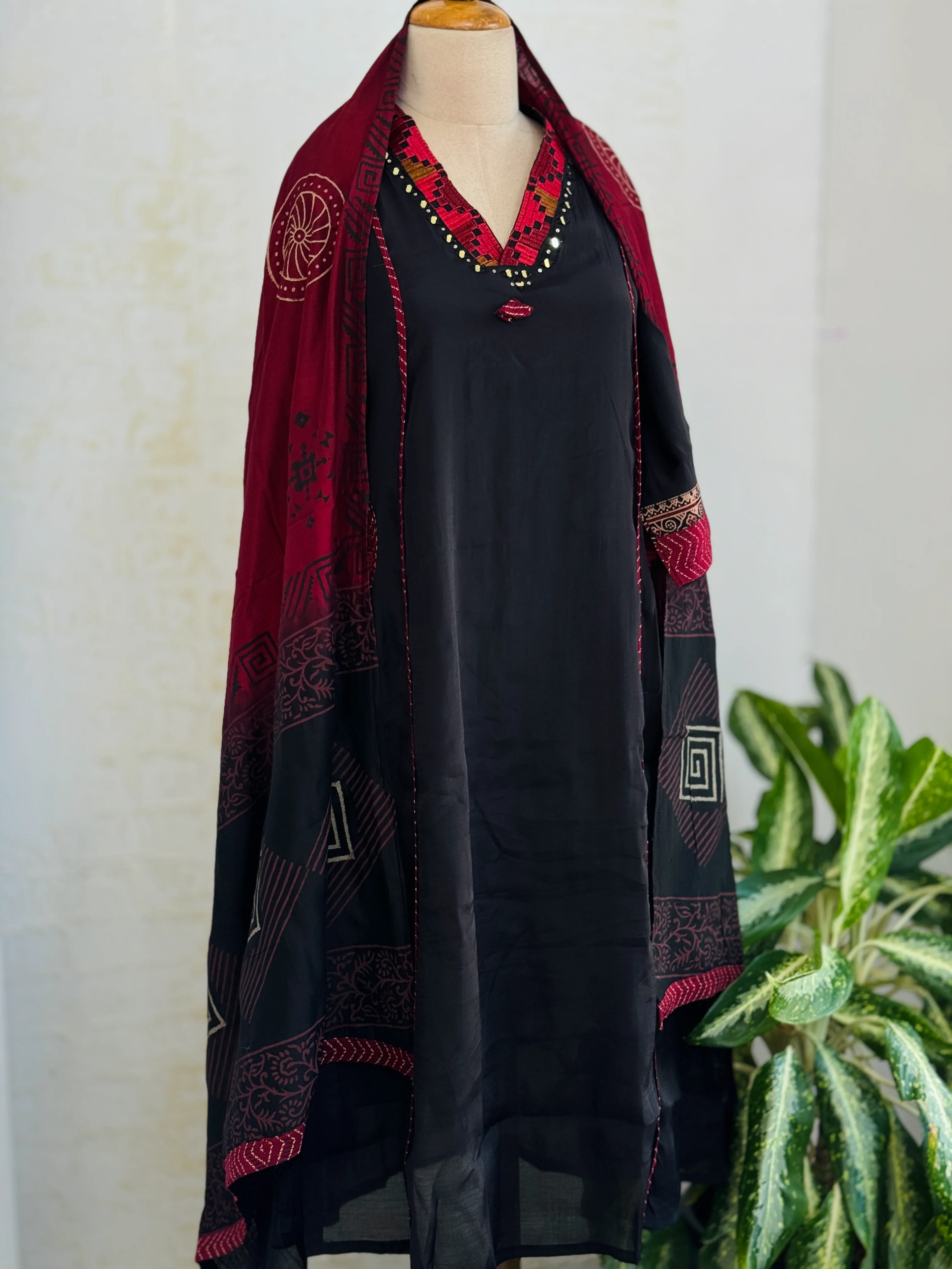 Premium Glass Chanderi Mirror Work Kurti Set – Paired with Cotton Dupatta & Palazzo ✨ - Image 3