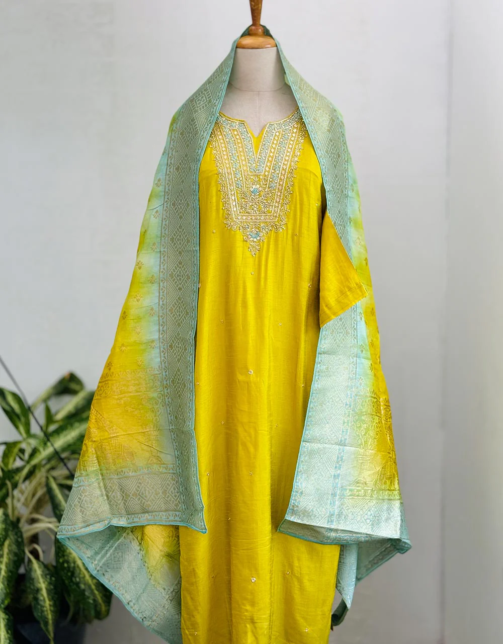 Ready-to-Wear Dola Silk Kurti Set โจ - Image 7