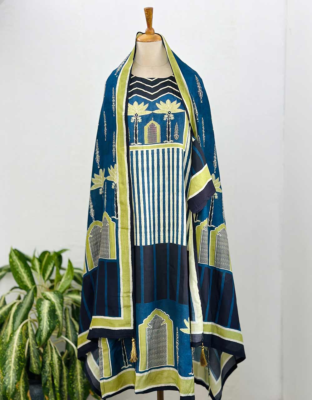 Pure Muslin Ready-to-Wear Hand Work Kurti Set β Timeless Elegance & Comfort β¨ - Image 2