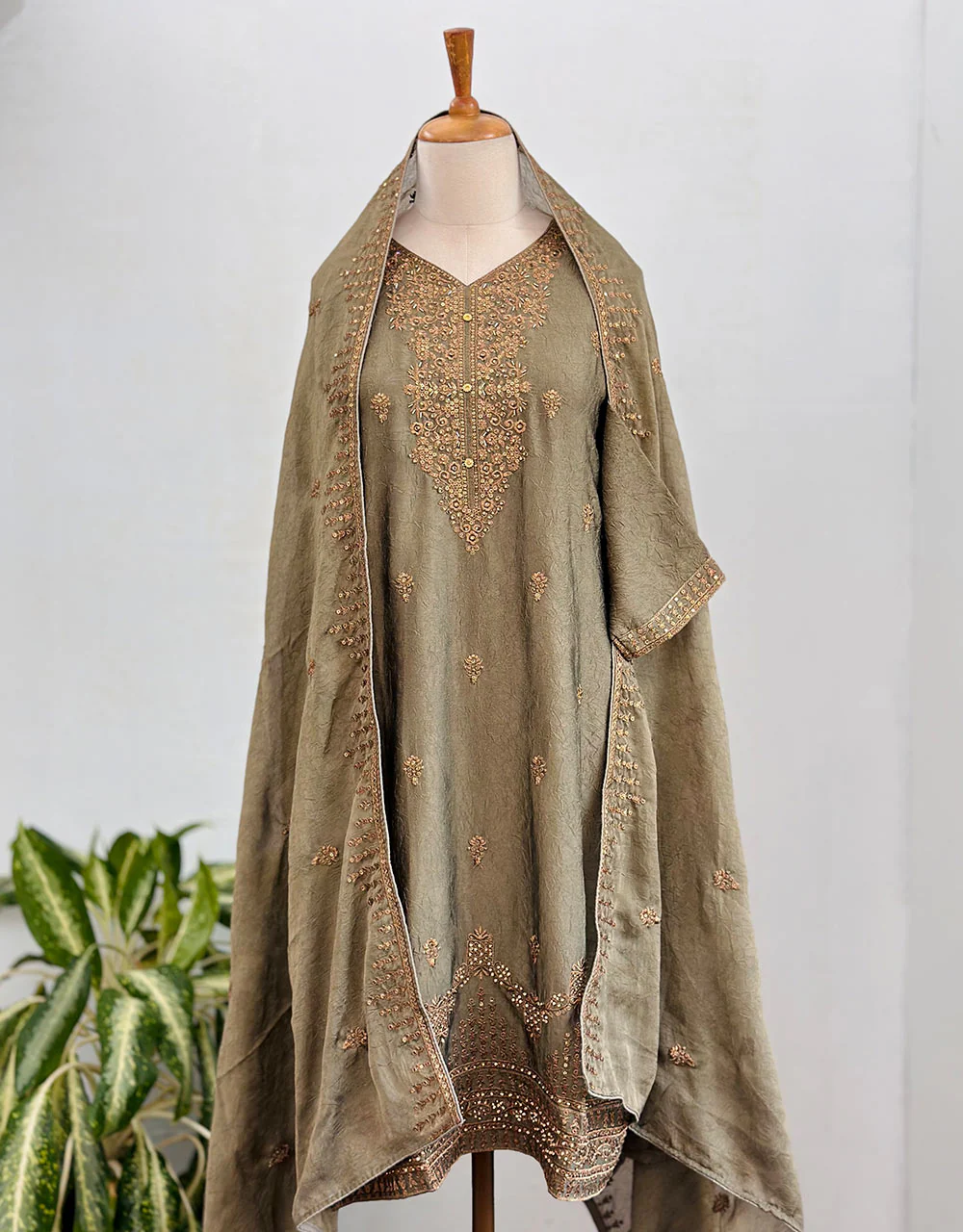 Shimmer Silk Ready-to-Wear Hand Work Kurti Set β Radiate Elegance β¨ - Image 9