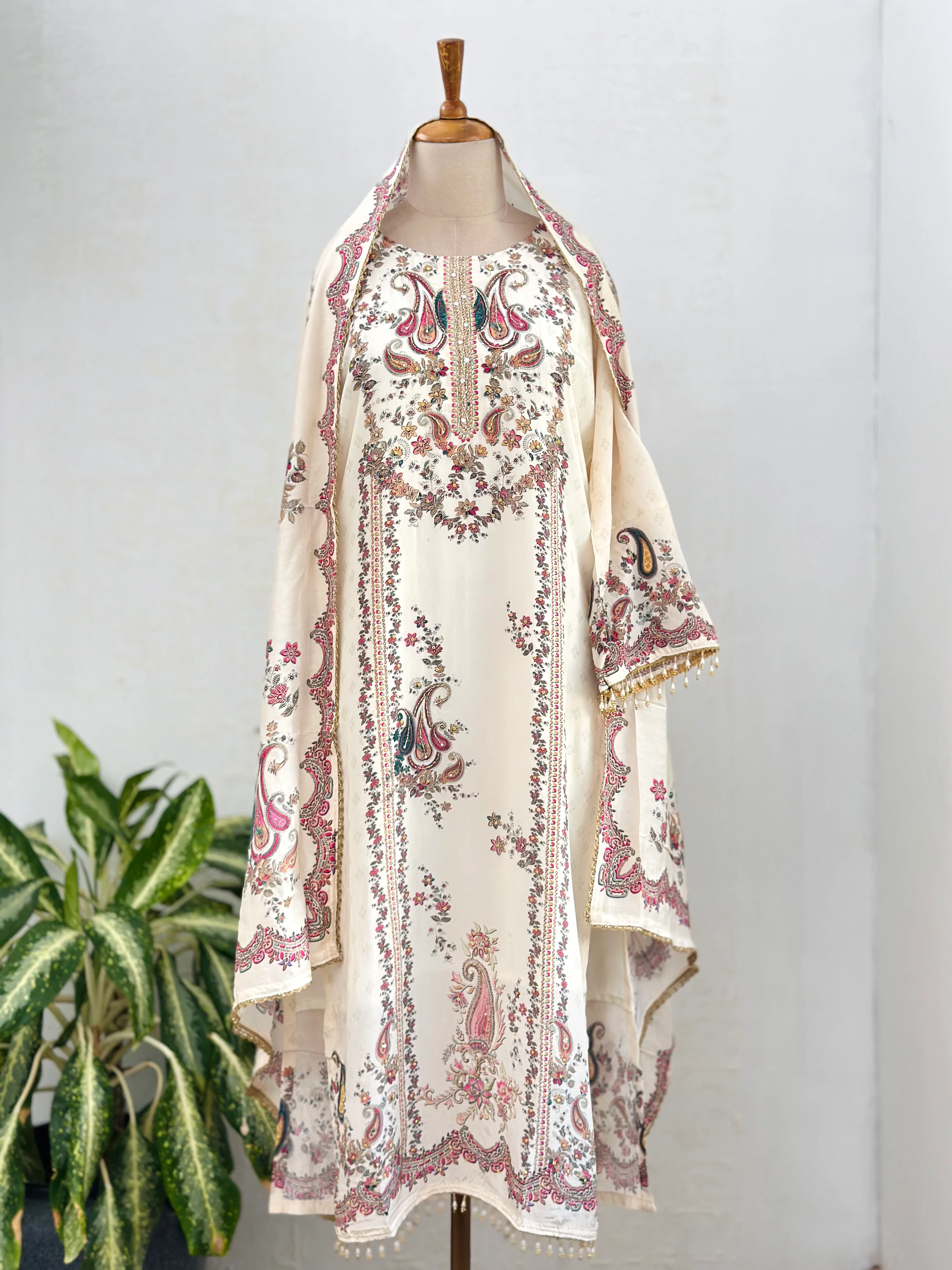 Pure crepe hand work kurti set - Image 4
