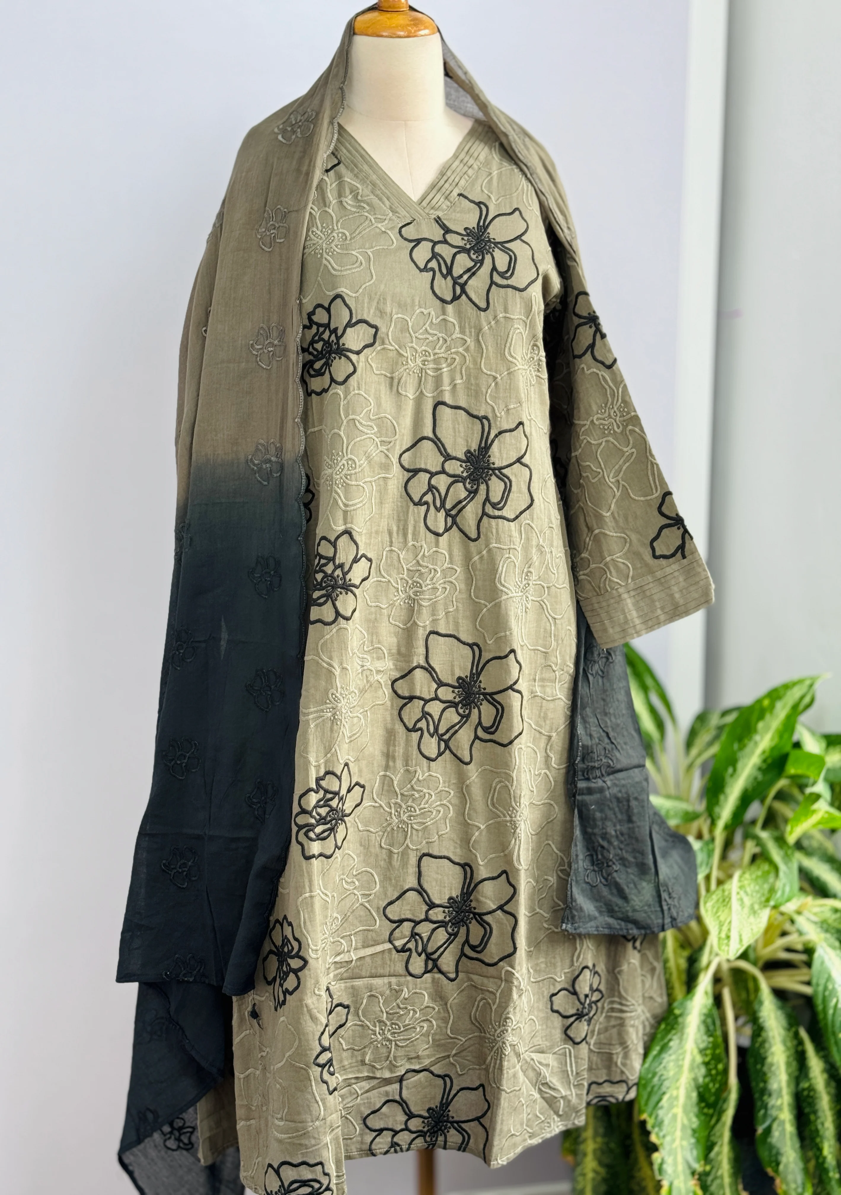 Pure Mul Cotton Embroidered Kurti Set - Image 2