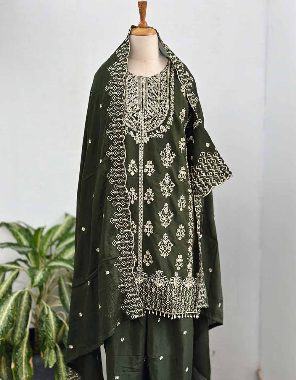 Ready-to-Wear Georgette Kurti Set with Organza Dupatta β Effortless Elegance β¨ - Image 2