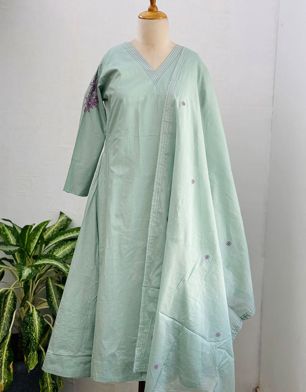 Ready-to-Wear Cotton Anarkali Kurti Set β Graceful Comfort with Intricate Thread Work β¨ - Image 2
