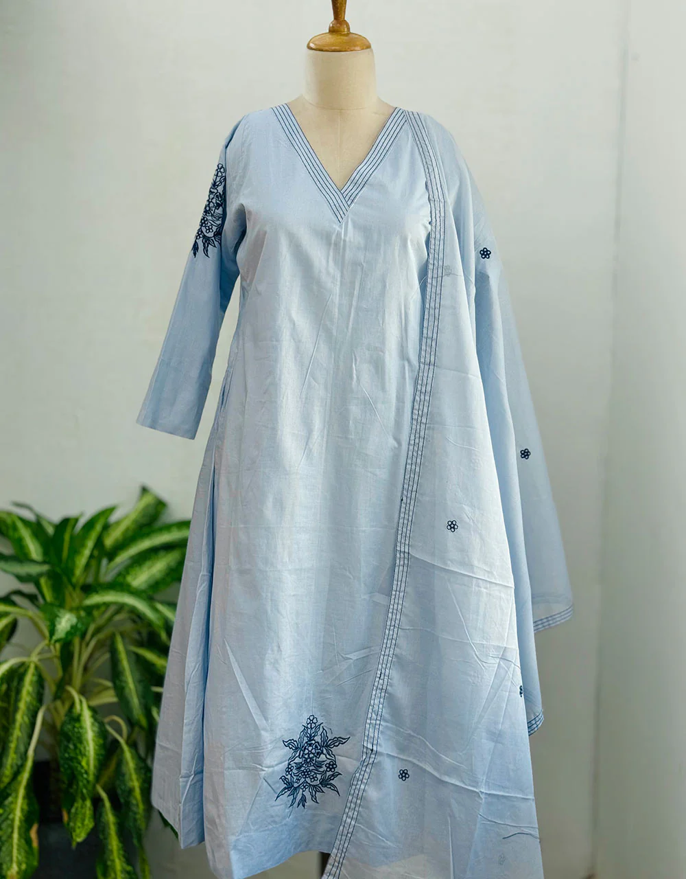 Ready-to-Wear Cotton Anarkali Kurti Set β Graceful Comfort with Intricate Thread Work β¨ - Image 3
