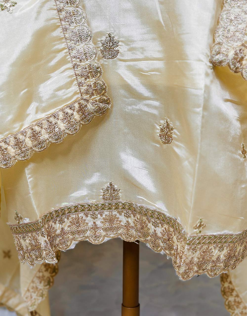 Elegant Ready-to-Wear Tissue Silk Suit with Palazzo Pants 🌟 - Image 4