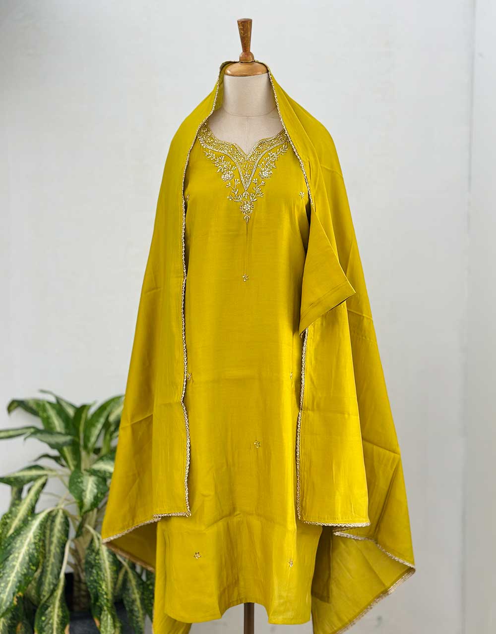Ready-to-Wear Handwork Kurti Set โ Elegant Craftsmanship & Effortless Style โจ - Image 2