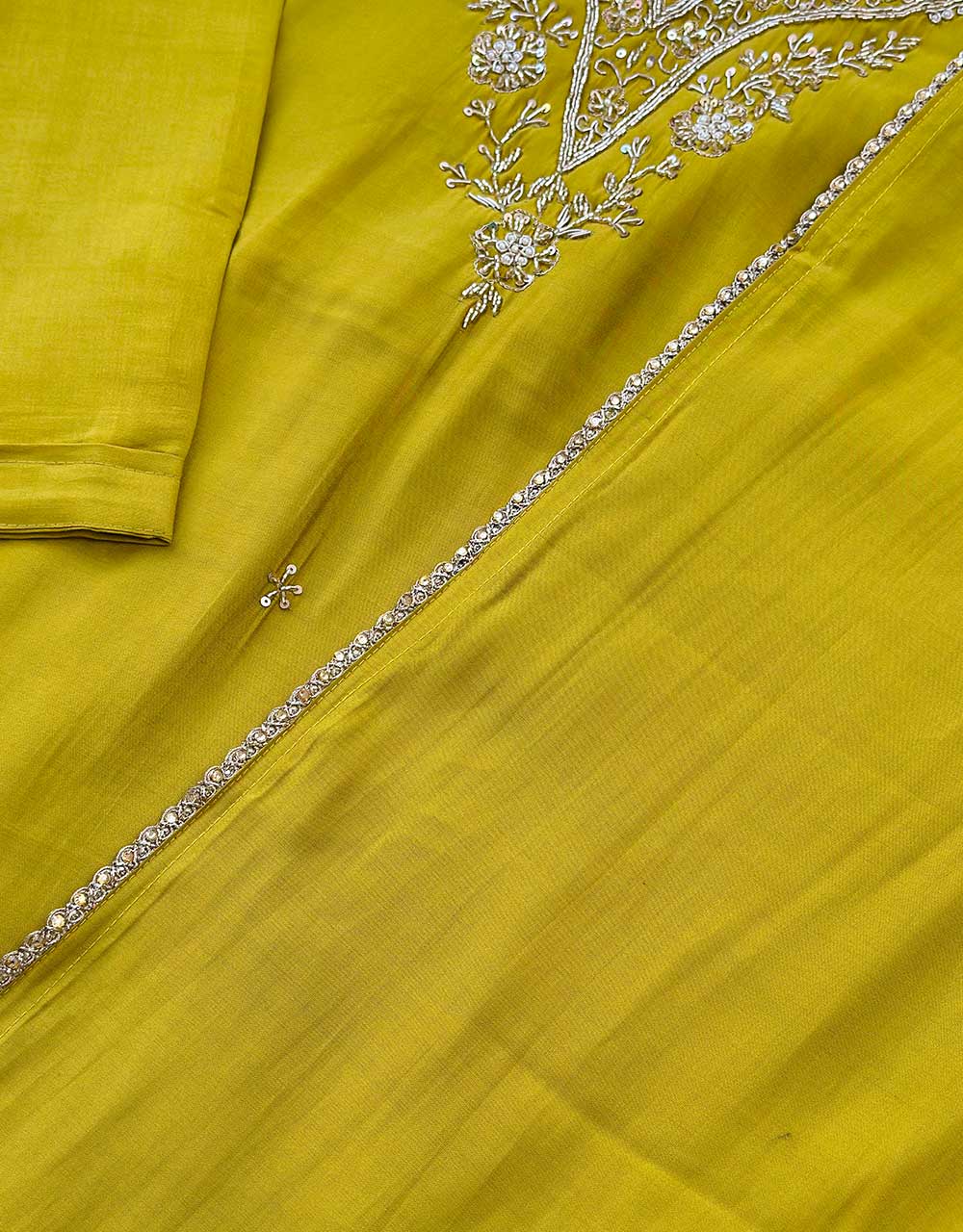 Ready-to-Wear Handwork Kurti Set โ Elegant Craftsmanship & Effortless Style โจ - Image 4