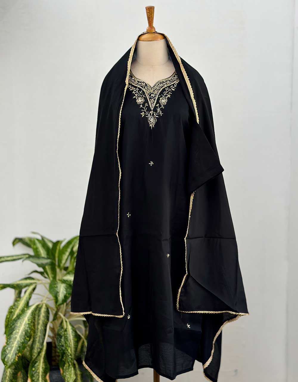 Ready-to-Wear Handwork Kurti Set โ Elegant Craftsmanship & Effortless Style โจ - Image 5