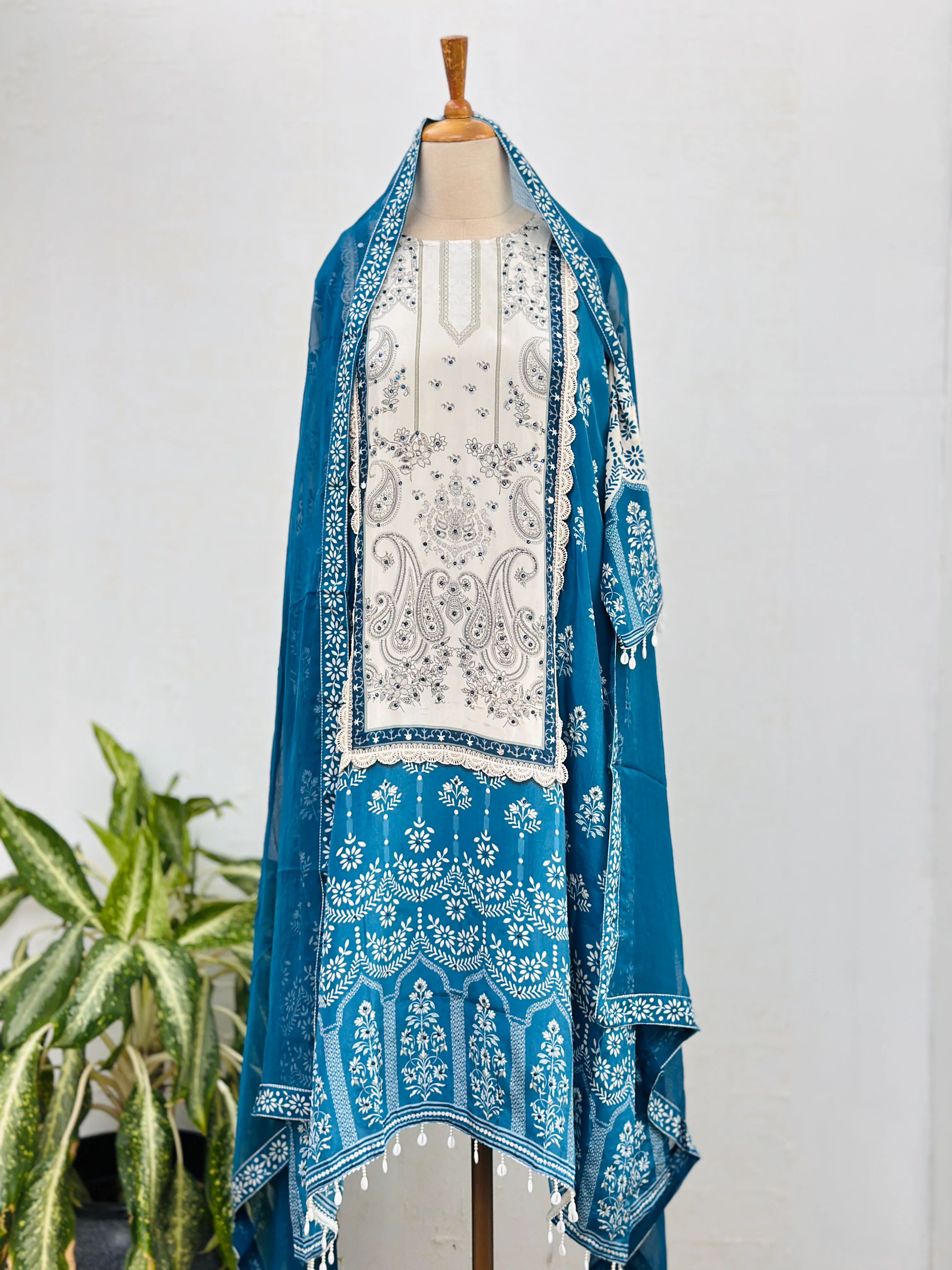 Ready to wear kurti set with handwork details Fabric crepe - Image 3