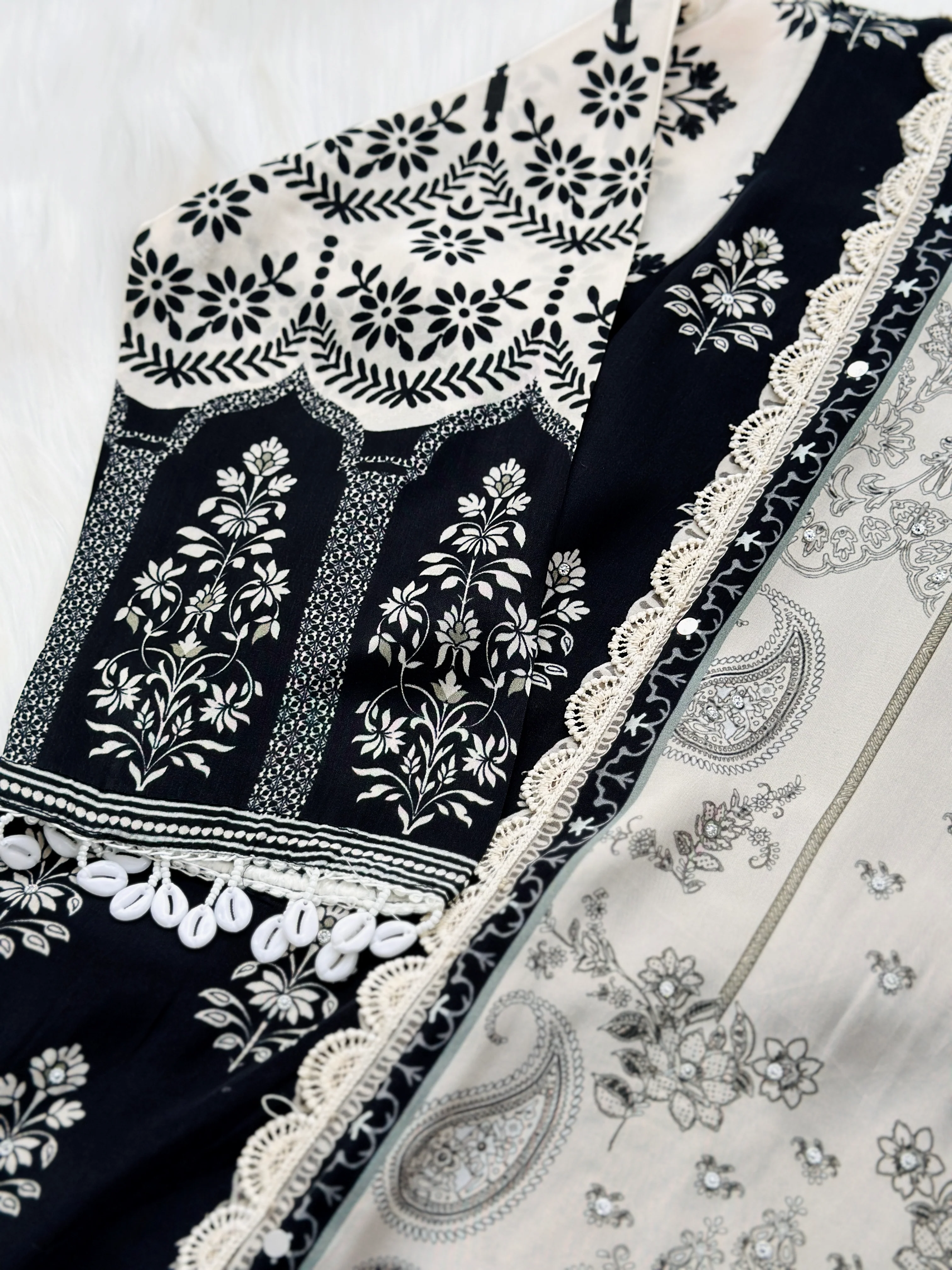 Ready to wear kurti set with handwork details Fabric crepe - Image 6