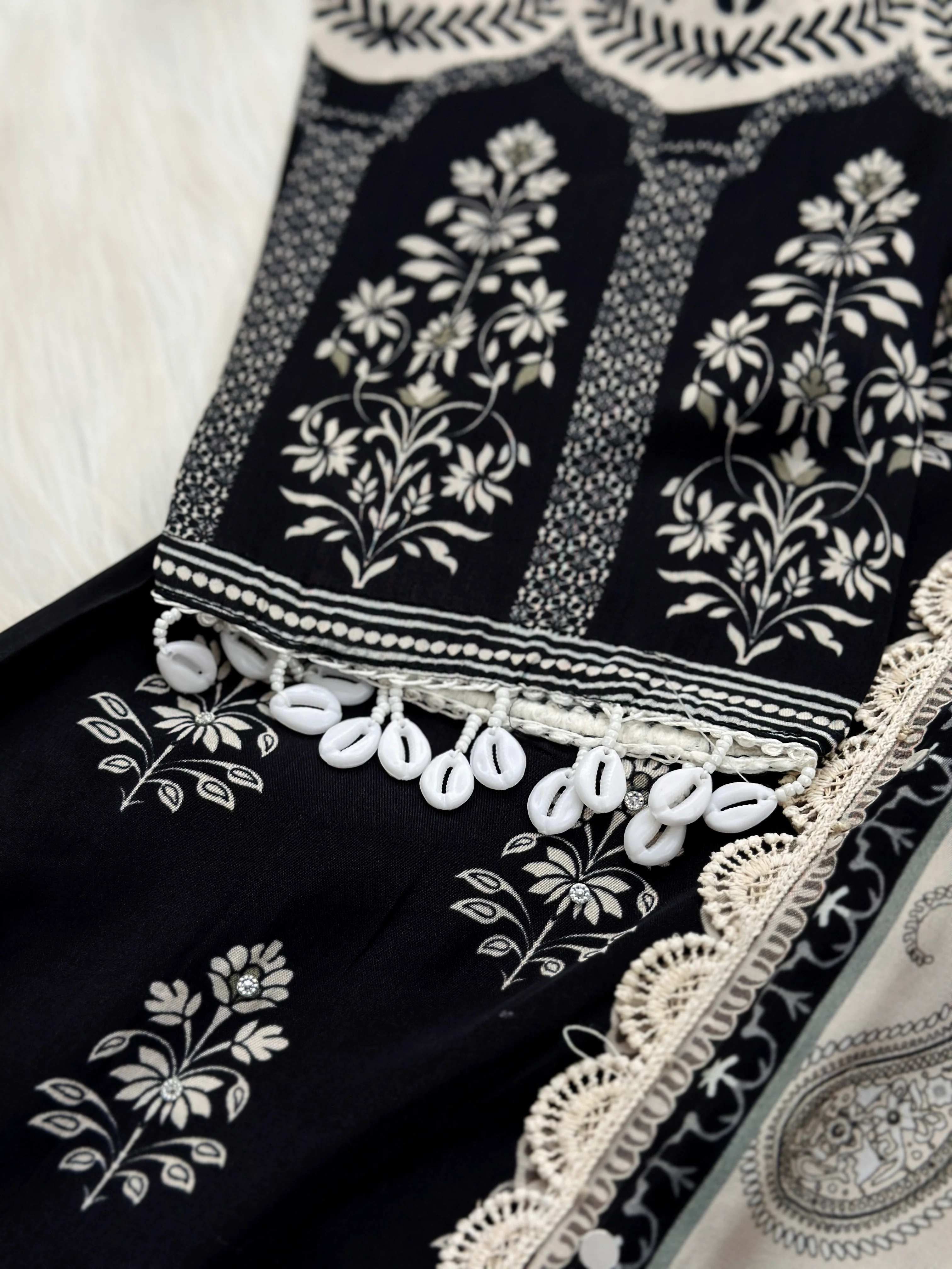 Ready to wear kurti set with handwork details Fabric crepe - Image 7