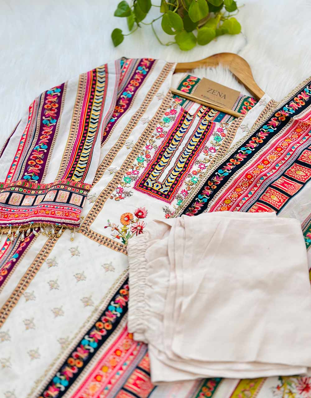 Timeless Elegance β READY TO WEAR PURE CREPE PAKISTANI KURTI SET β¨ - Image 4