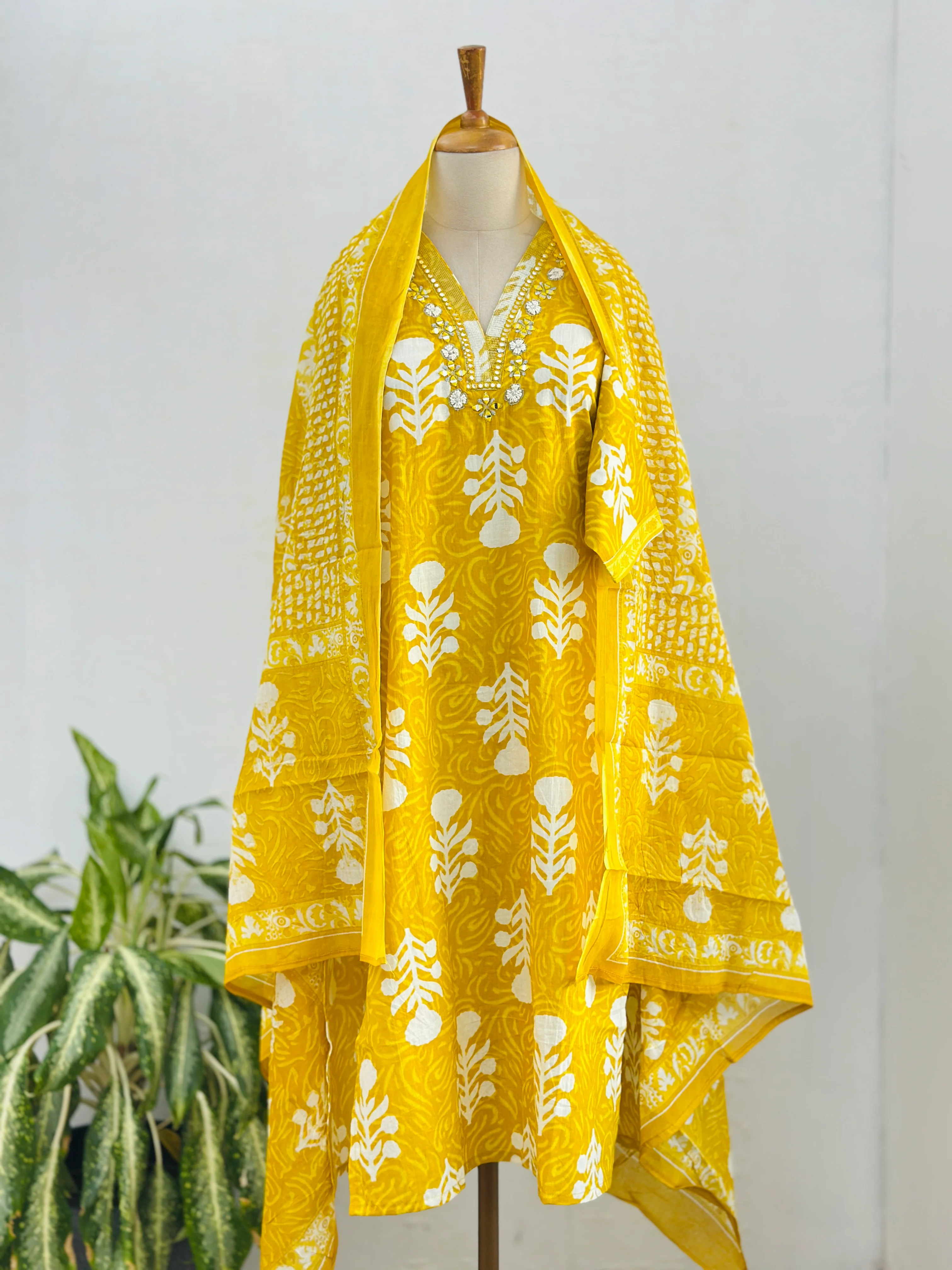 READY TO WEAR PURE COTTON KURTI SET WITH HAND WORK - Image 3