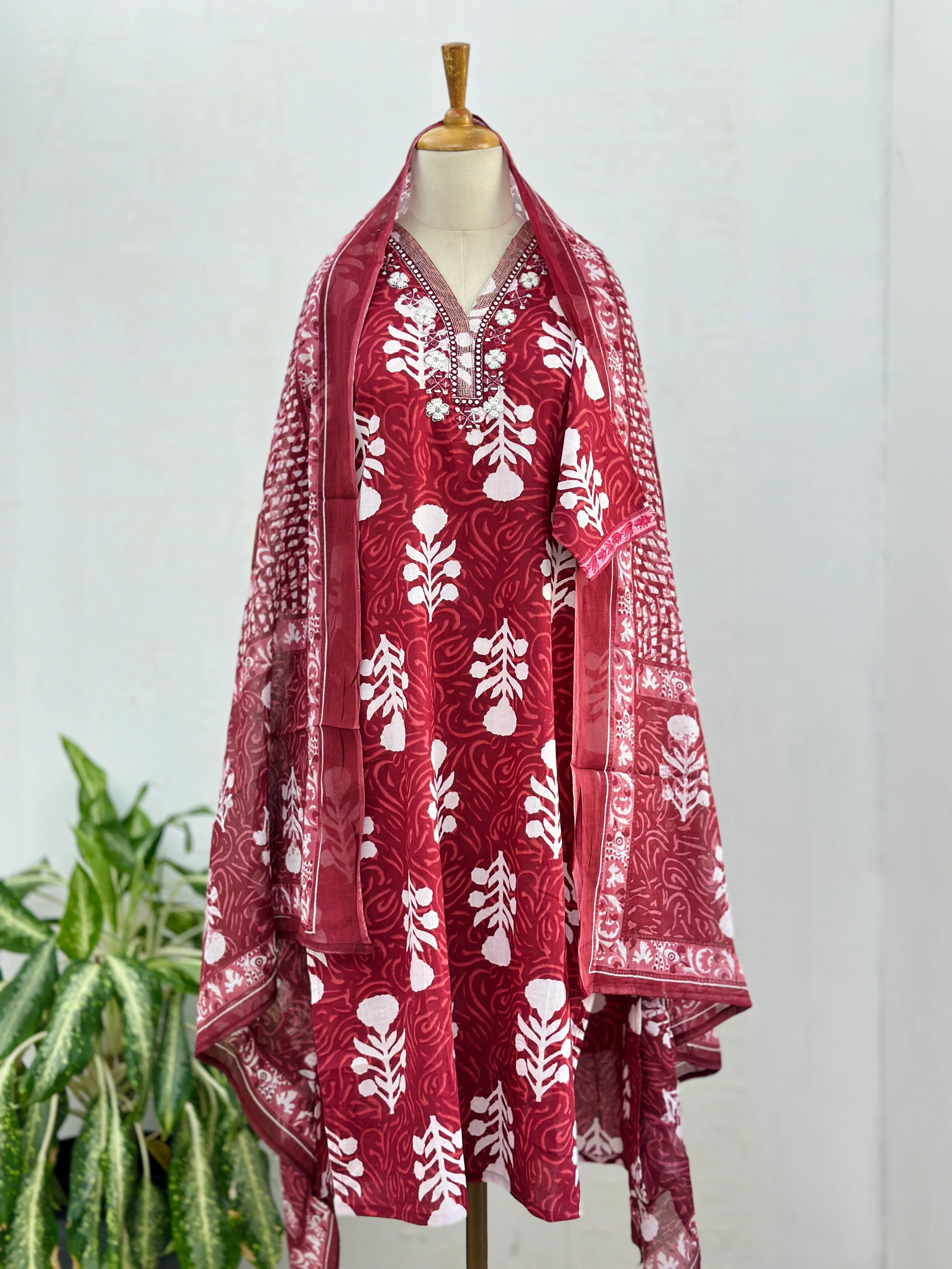 READY TO WEAR PURE COTTON KURTI SET WITH HAND WORK - Image 5
