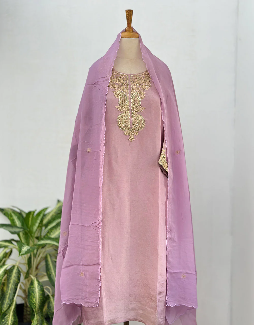 Tissue Silk Ready-to-Wear Handwork Kurti Set β Luxurious Craftsmanship & Timeless Grace β¨ - Image 2