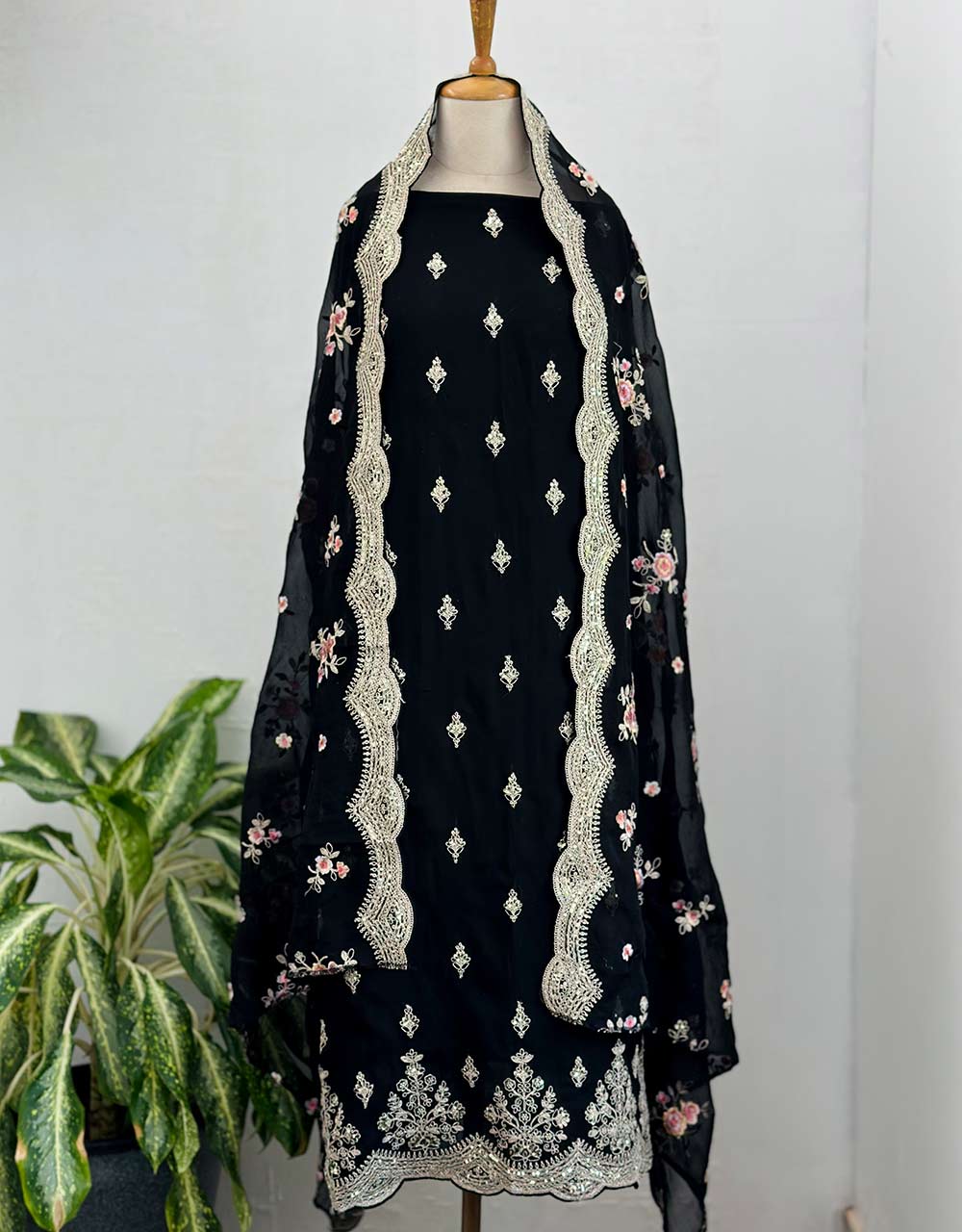 Unstitched Pure Organza Party Wear Suit โจ - Image 2