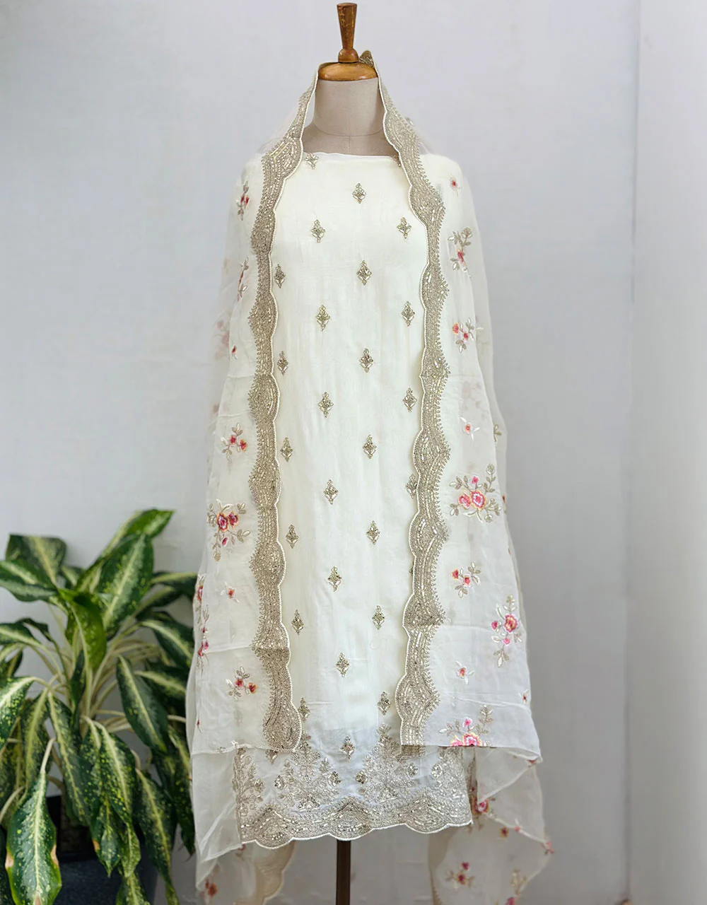 Unstitched Pure Organza Party Wear Suit โจ - Image 7